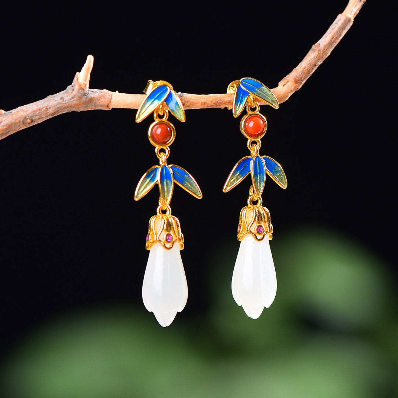 A Pair of Exquisite Sterling Silver-Gold Plated Inlaid White Jade Enamel Earrings,Inlaid Agate: A Pair of Exquisite Sterling Silver-Gold Plated Inlaid White Jade Enamel Earrings,Inlaid Agate,Size:7mmx16mm