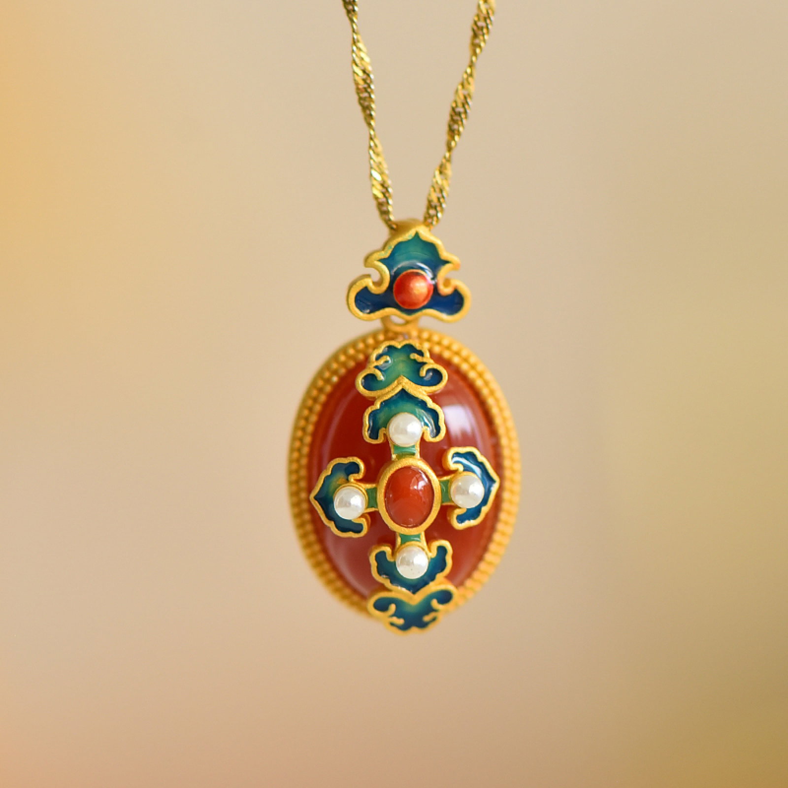 An Exquisite Sterling Silver-Gold Plated Inlaid Agate Pendant,Inlaid Pearls: An Exquisite Sterling Silver-Gold Plated Inlaid Agate Pendant,Inlaid Pearls,Size:13mmx18mm 纯银镀金镶玛瑙吊坠,嵌珍珠
