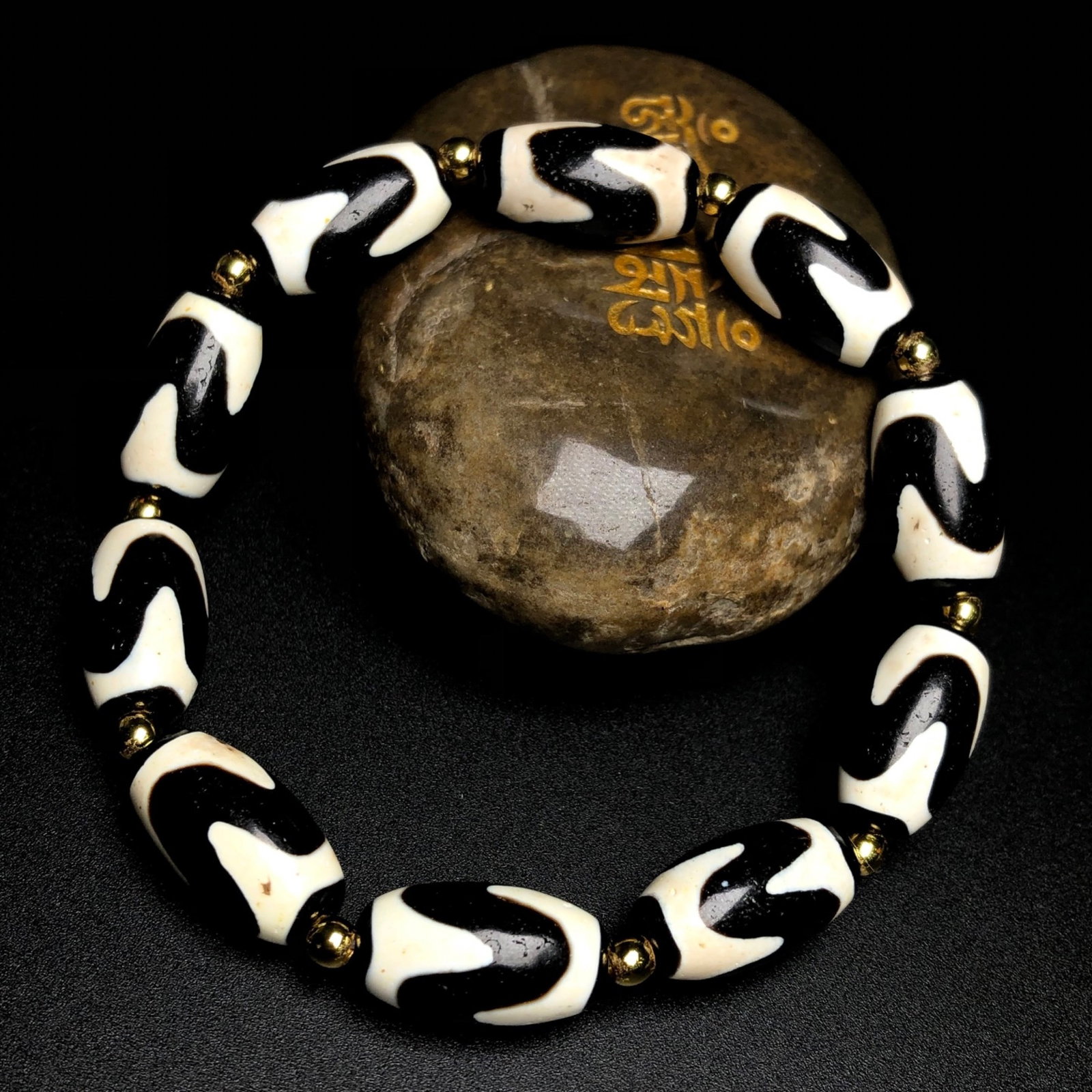 An Exquisite Dzi Bead Bracelets - 2