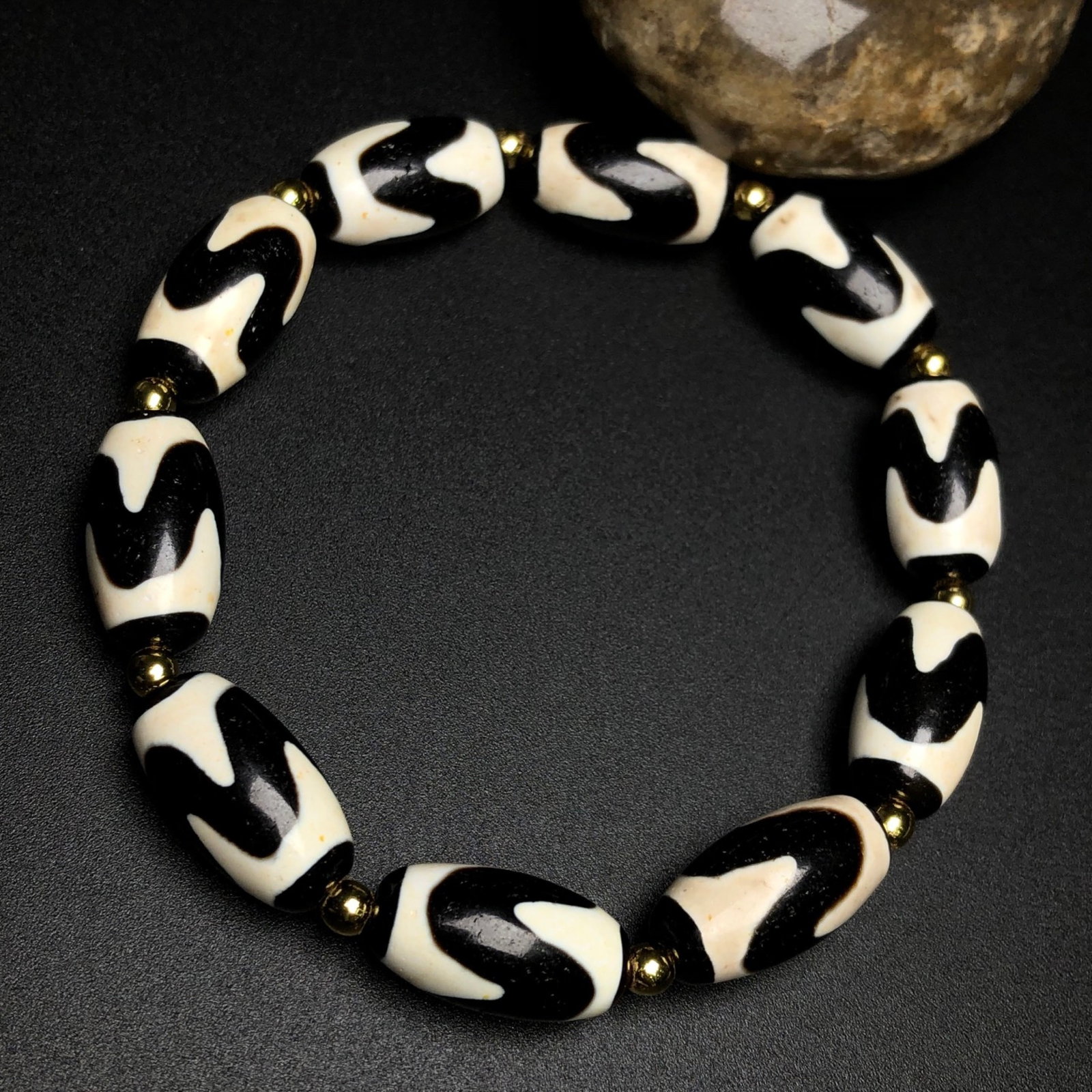 An Exquisite Dzi Bead Bracelets - 5