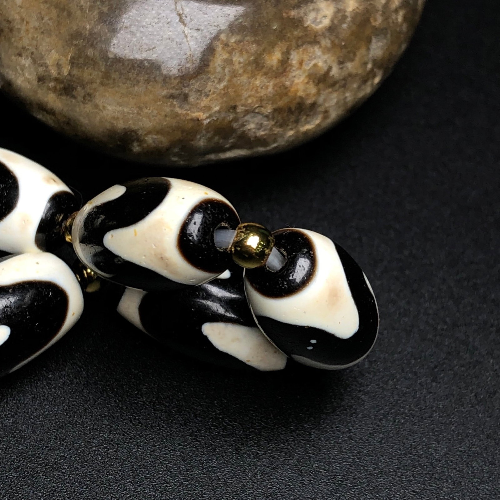 An Exquisite Dzi Bead Bracelets - 8