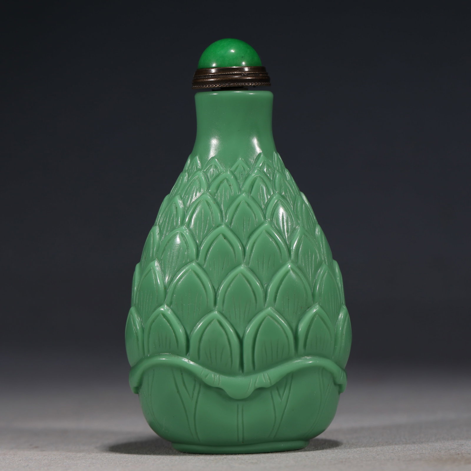 An Exquisite Green Glass Snuff Bottle With Lotus Petal Pattern: An Exquisite Green Glass Snuff Bottle With Lotus Petal Pattern,China,Qing Dynasty,Dimensions:3.5inx2in,绿琉璃莲瓣纹鼻烟壶,中国清