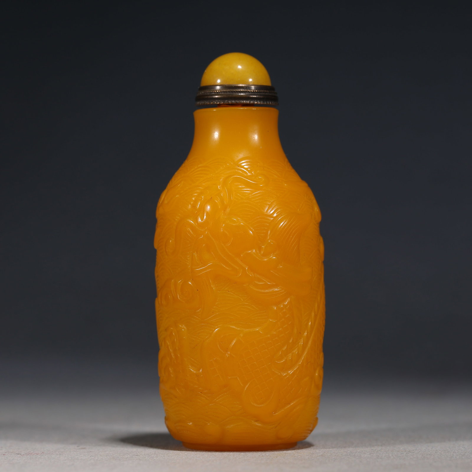 An Exquisite Yellow Glass Snuff Bottle With Dragon Pattern: An Exquisite Yellow Glass Snuff Bottle With Dragon Pattern,China,Qing Dynasty,Four-Character Yongzheng Mark,Dimensions:3.3inx1.6in,黄琉璃龙纹鼻烟壶,