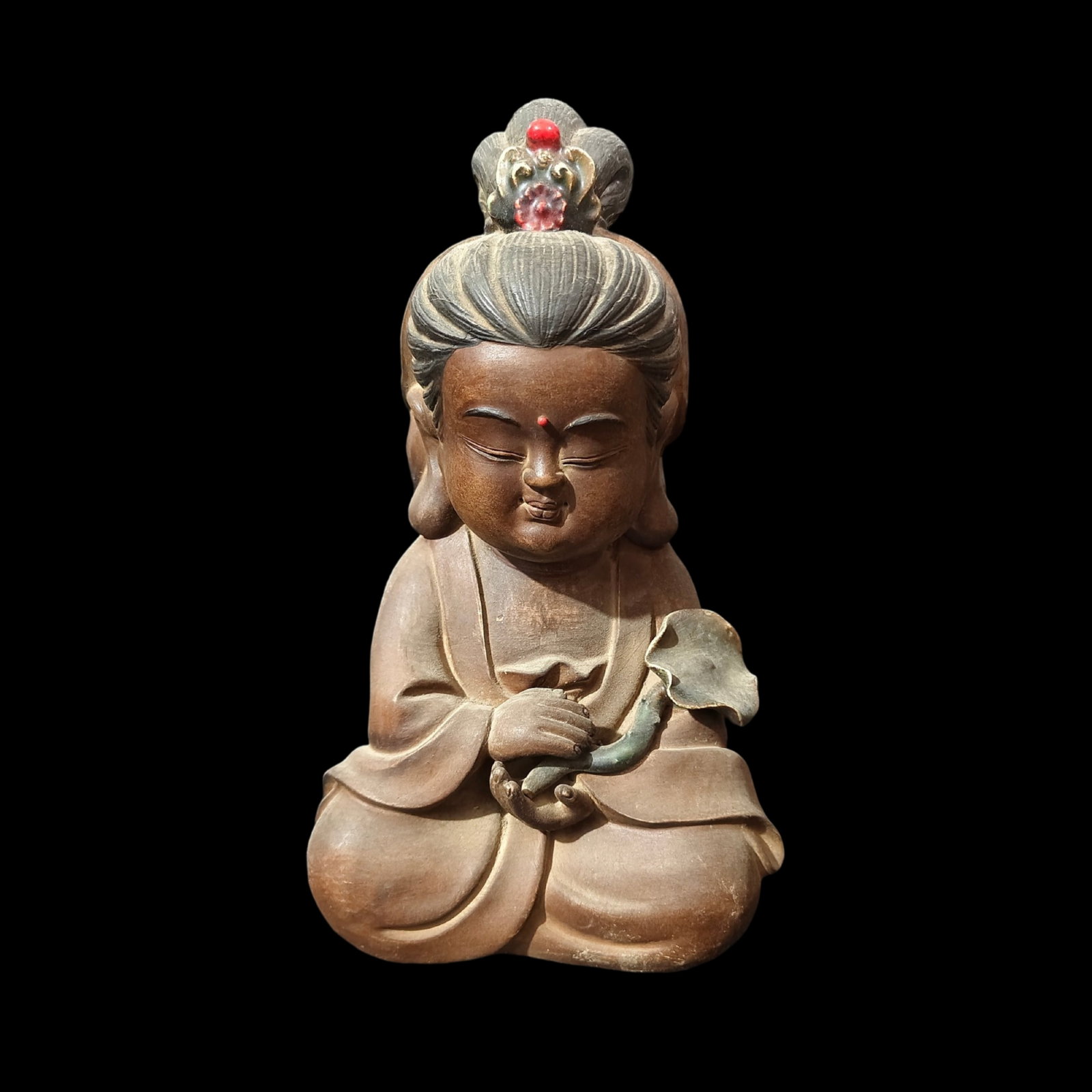 A Solemn Shiwan yao Statue of Avalokitesvara: A Solemn Shiwan yao Statue of Avalokitesvara