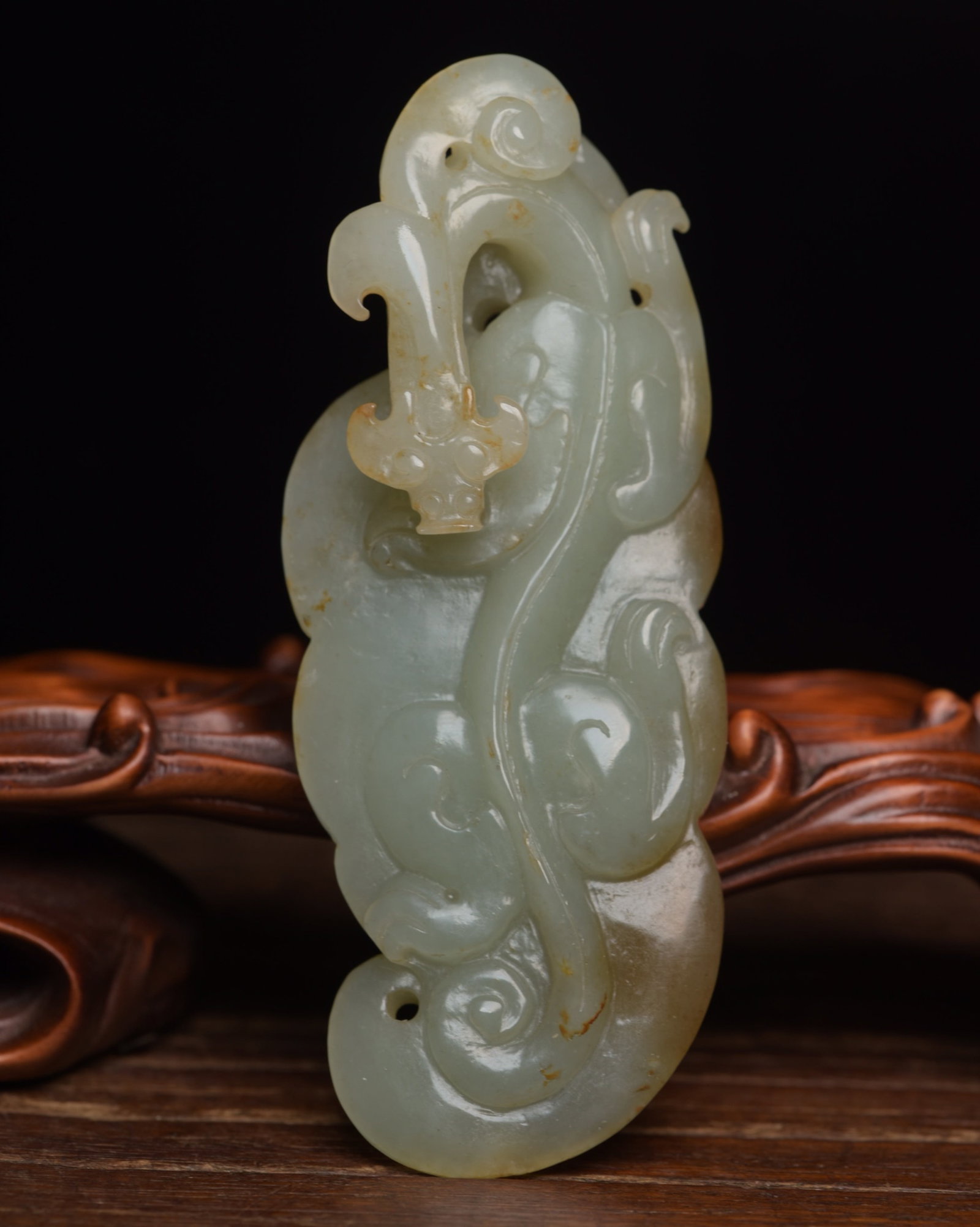 An Exquisite White Jade Chi-Dragon Pattern Pendant: An Exquisite White Jade Chi-Dragon Pattern Pendant