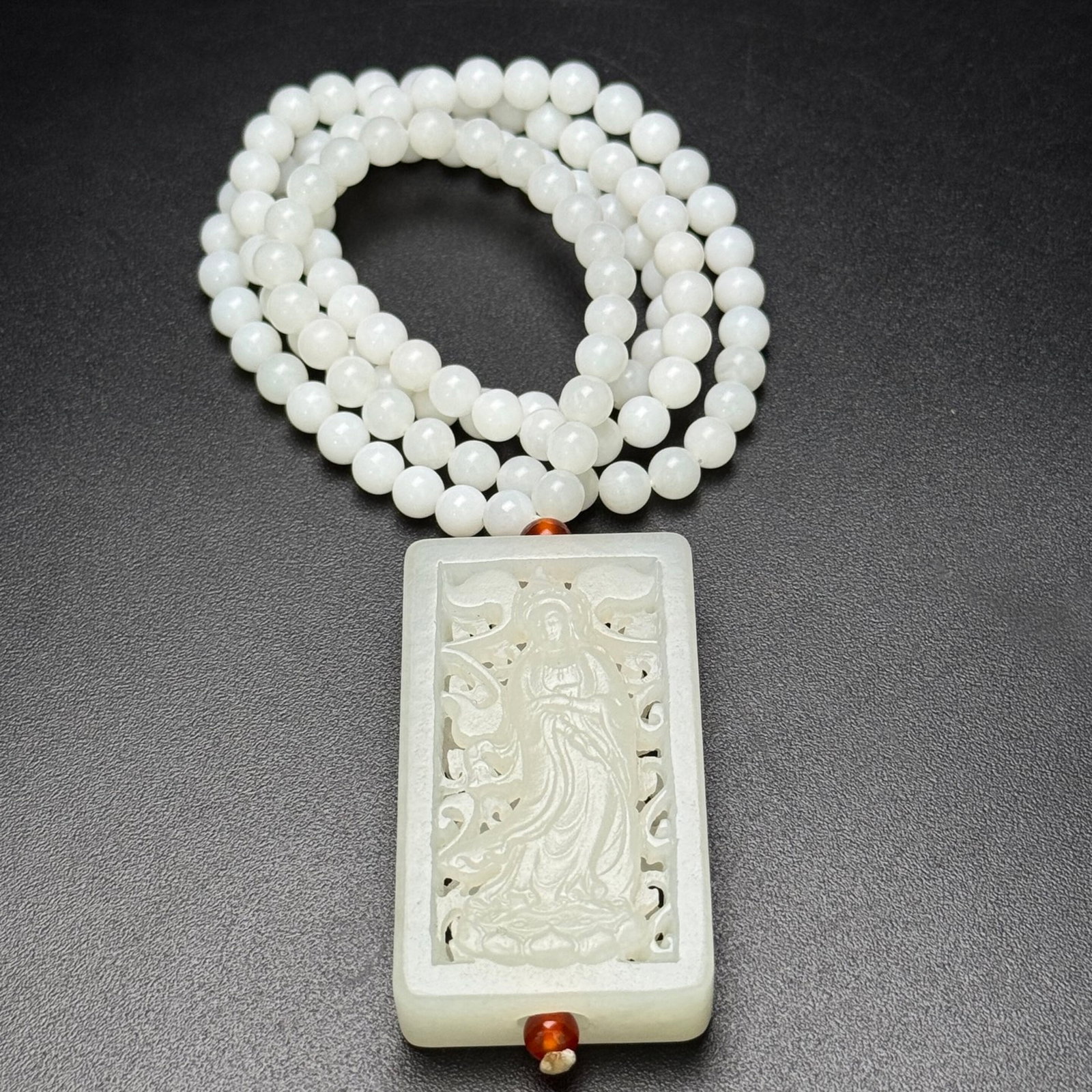 An Exquisite White Jade Hollow Statue of Avalokitesvara Pendant: An Exquisite White Jade Hollow Statue of Avalokitesvara Pendant