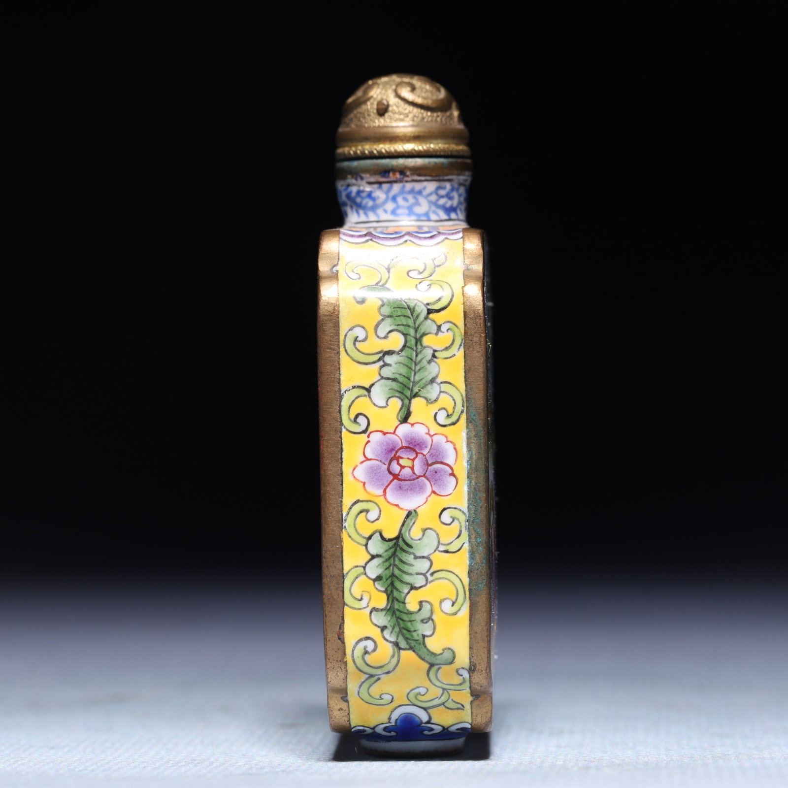 An Exquisite Painted Enamel Figure Pattern Snuff Bottle - 6