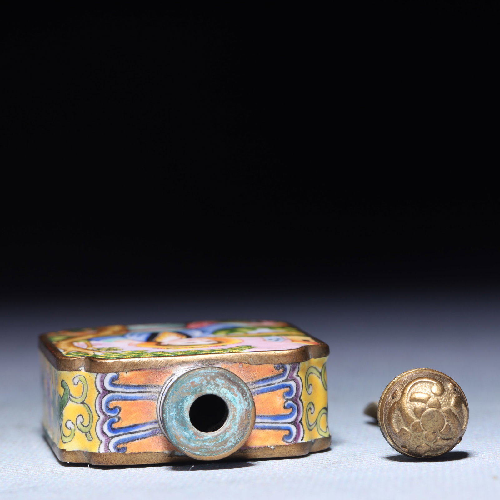 An Exquisite Painted Enamel Figure Pattern Snuff Bottle - 7