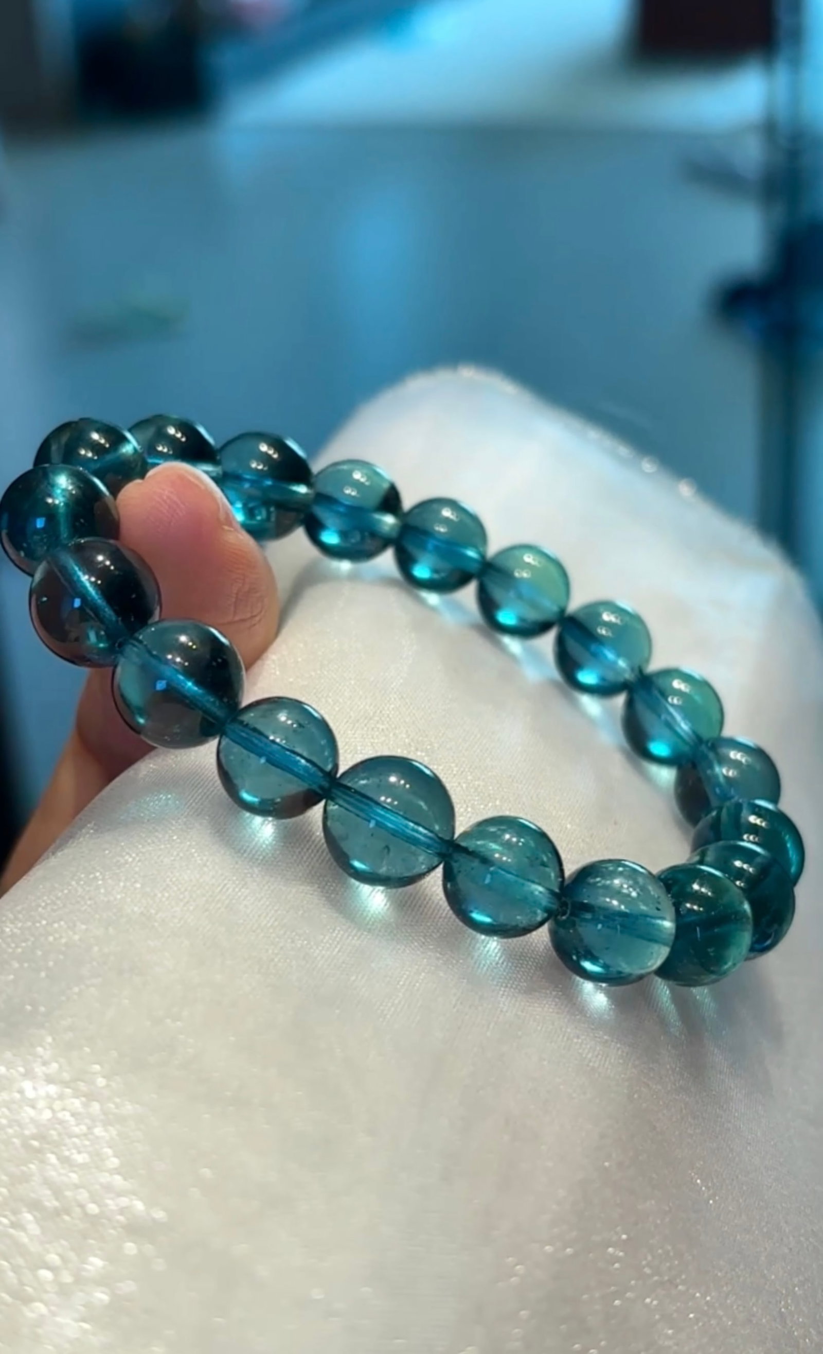 An Exquisite Aquamarine Bracelet: An Exquisite Aquamarine Bracelet