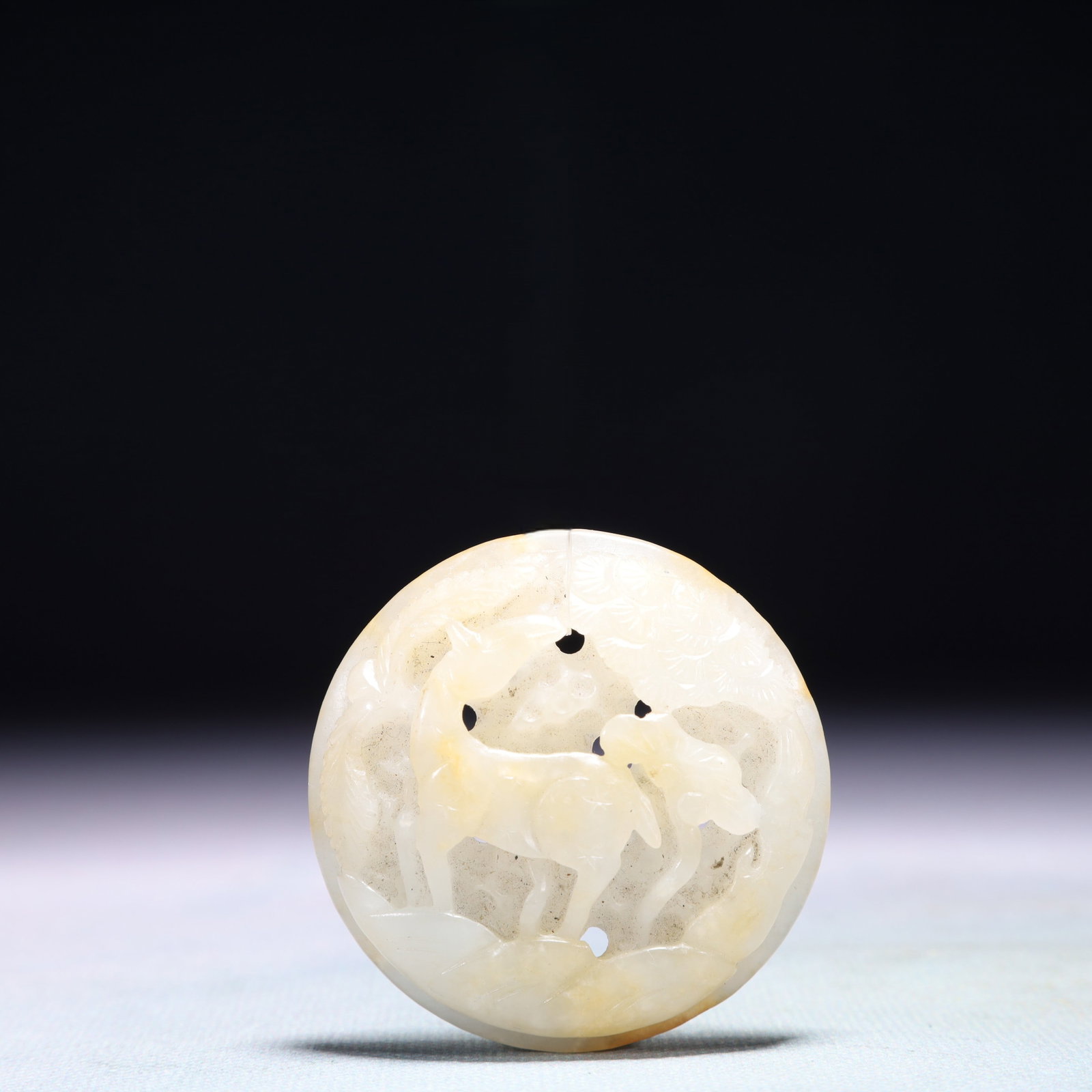 An Exquisite White Jade Deer Pattern Ornament: An Exquisite White Jade Deer Pattern Ornament