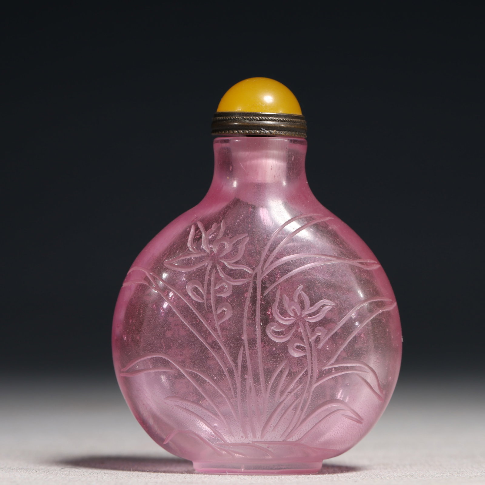 An Exquisite Crystal Flower Pattern Porcelain Snuff Bottle,with an Imperial Poem by Emperor Qianlong (1 of 7)