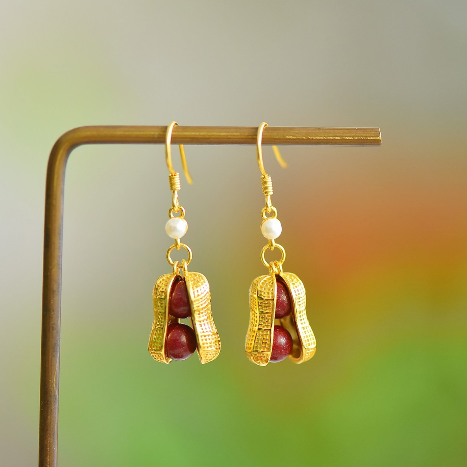 A Pair of Exquisite Sterling Silver-Gold Plated Inlaid Cinnabar Earrings,Inlaid Pearls: A Pair of Exquisite Sterling Silver-Gold Plated Inlaid Cinnabar Earrings,Inlaid Pearls