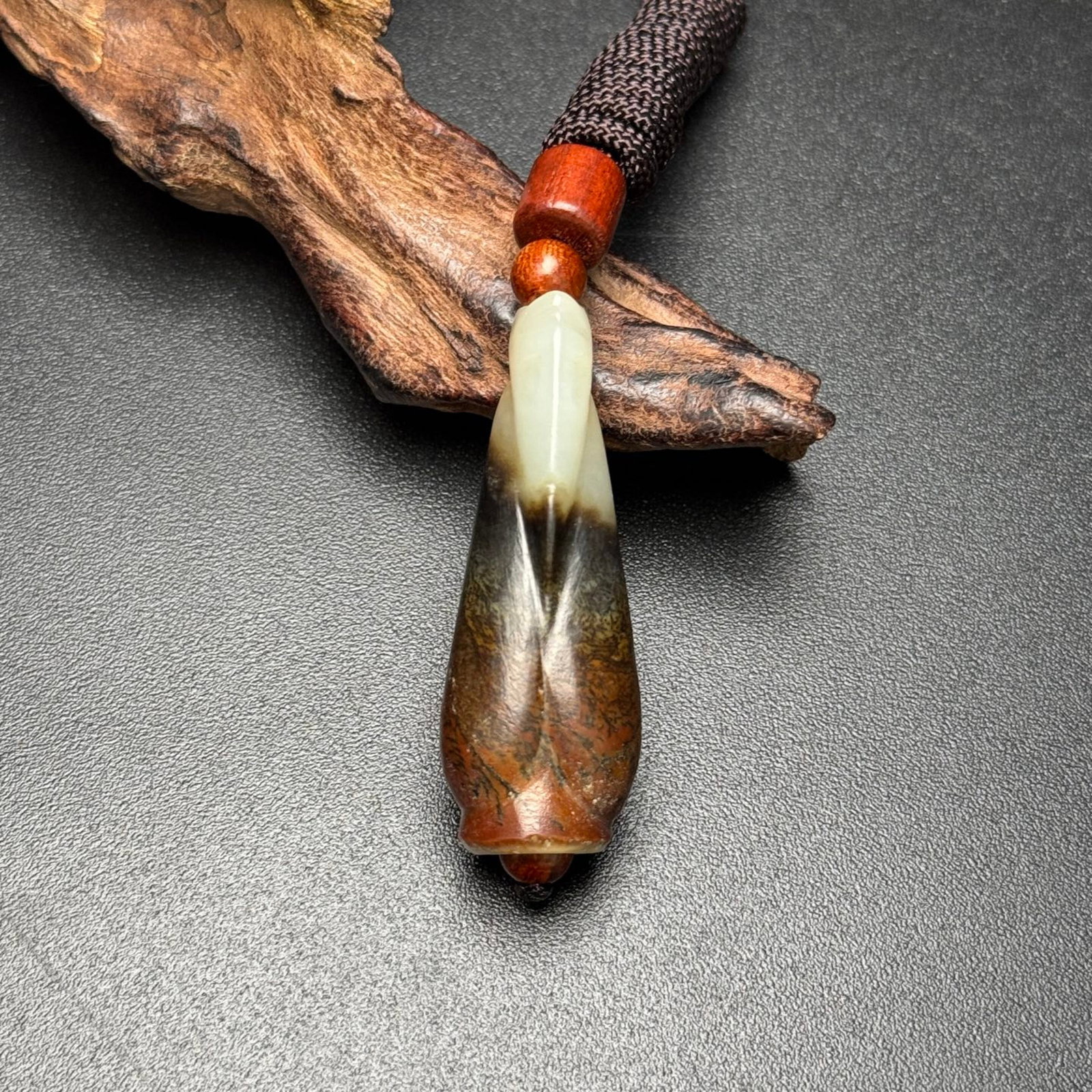 An Exquisite White Jade Figure Ornament (1 of 7)