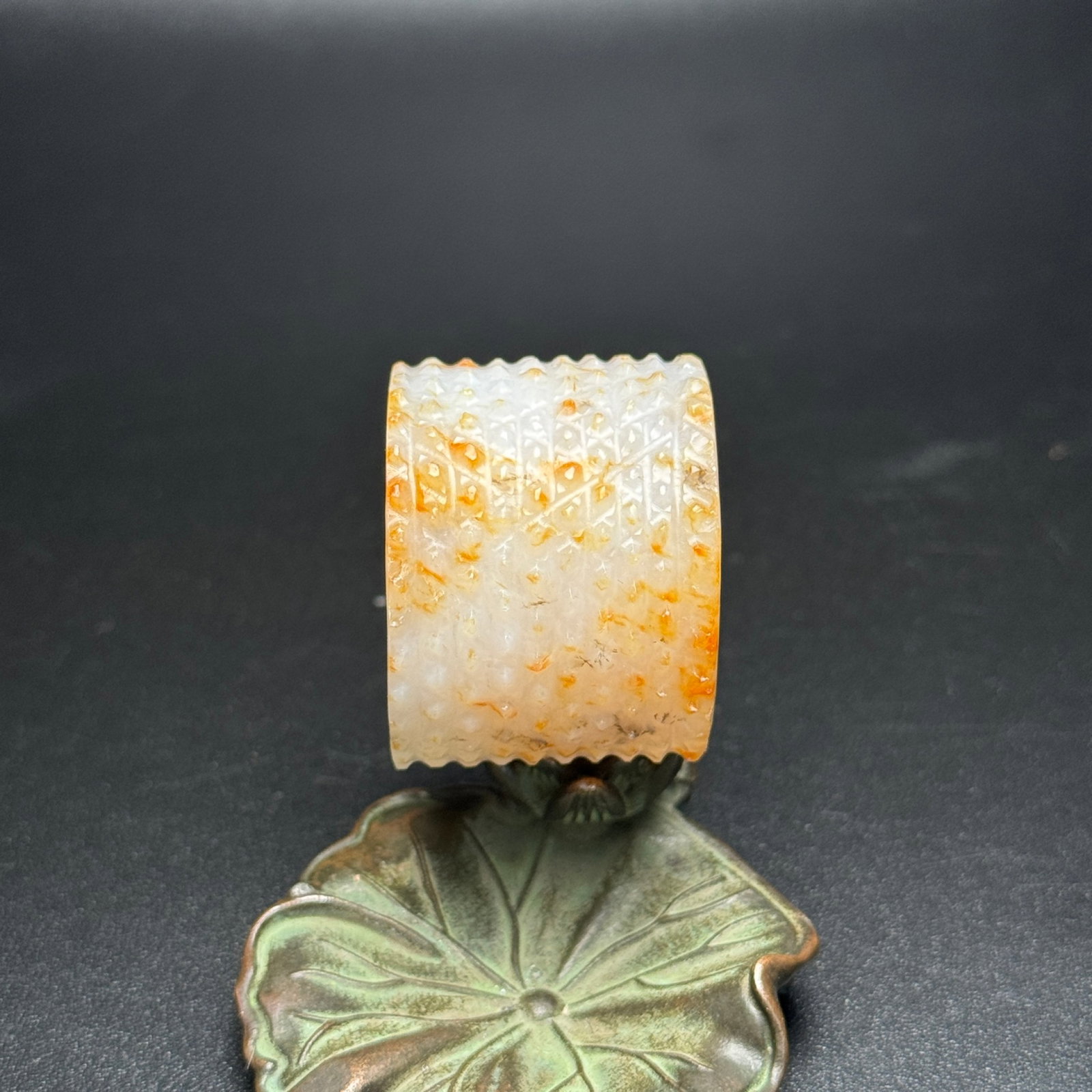 An Exquisite White Jade Thumb Ring - 2