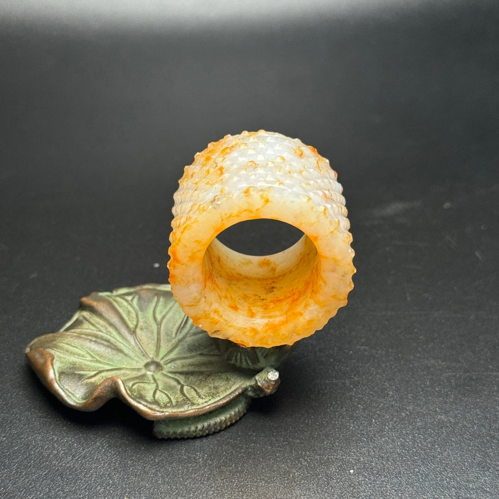 An Exquisite White Jade Thumb Ring - 3