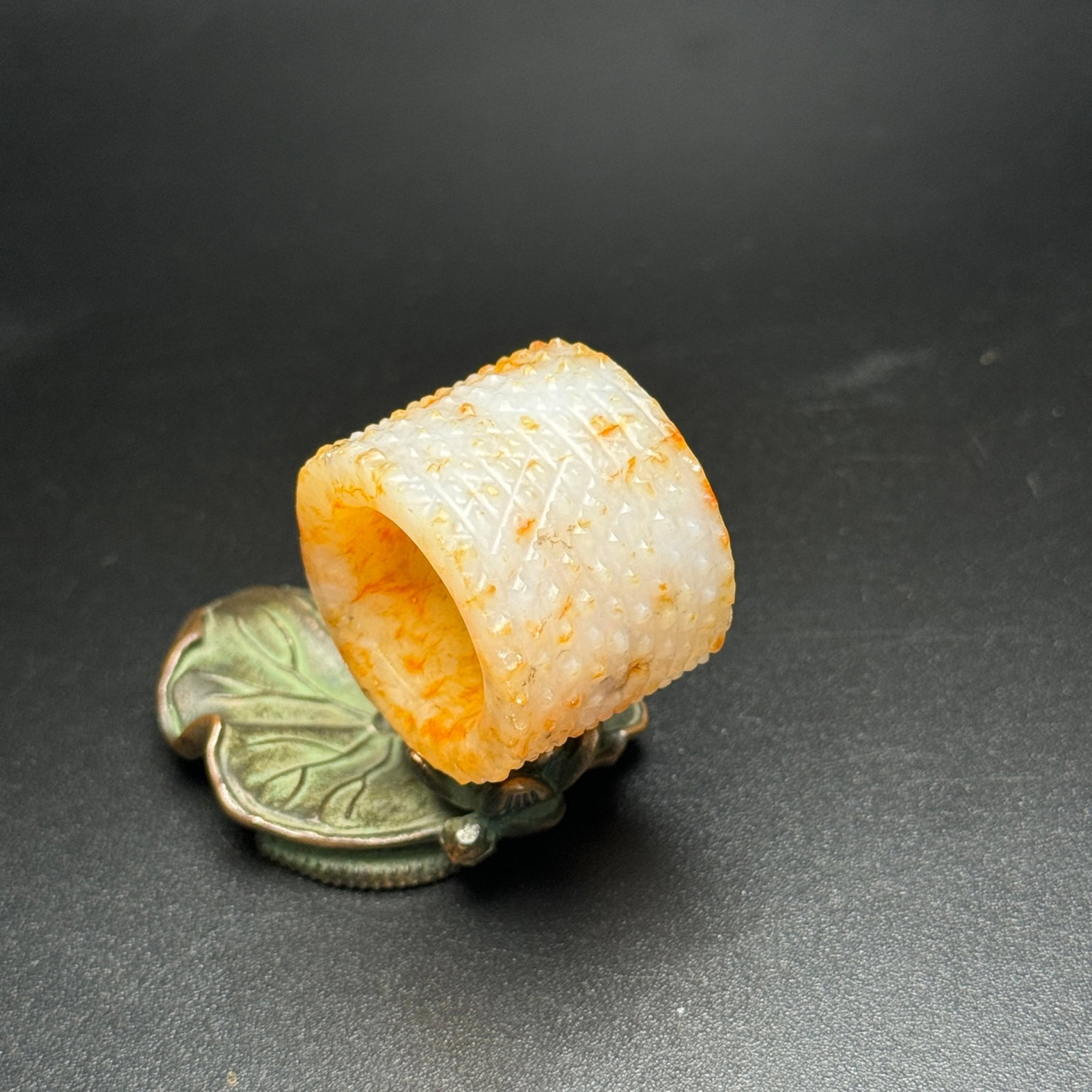 An Exquisite White Jade Thumb Ring - 4