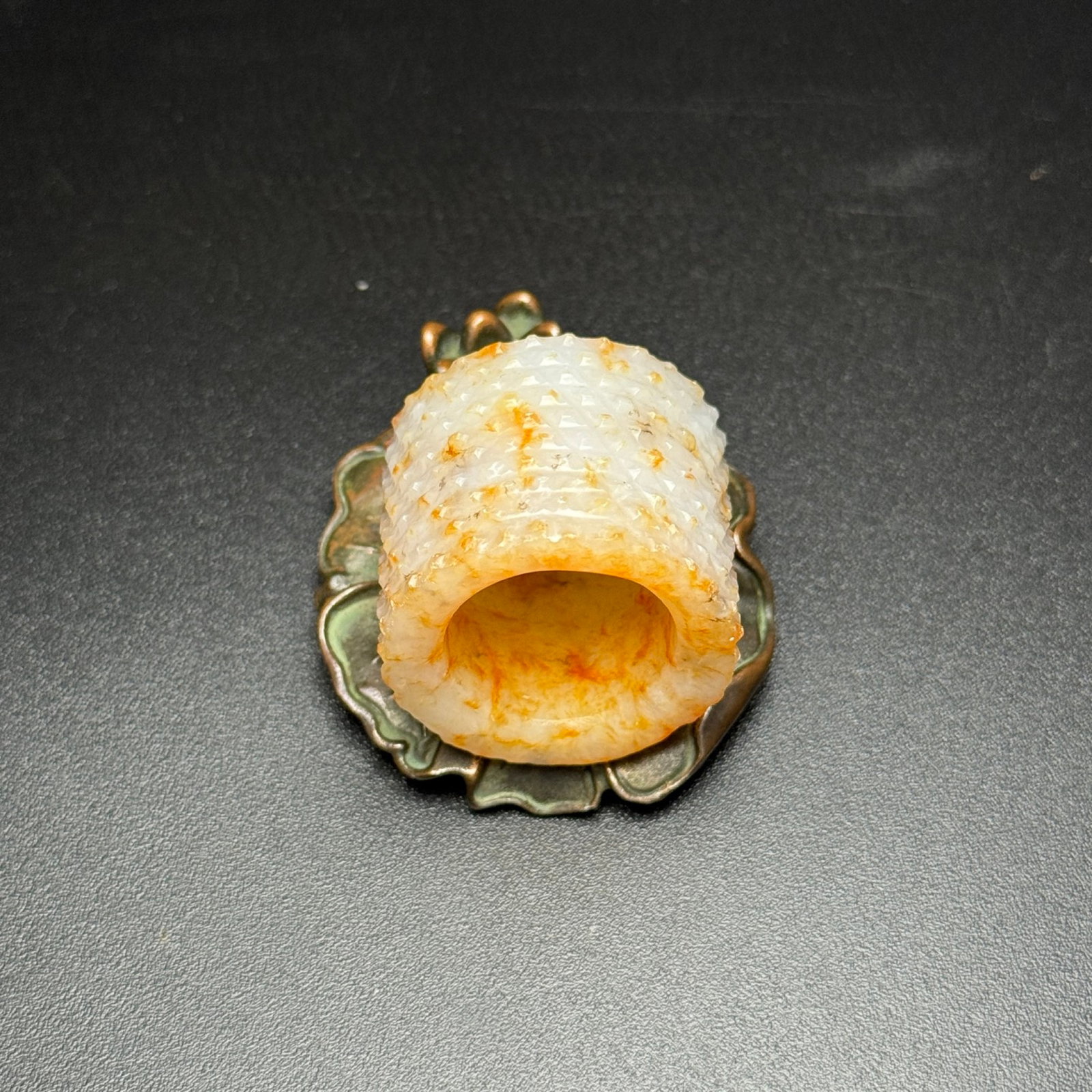 An Exquisite White Jade Thumb Ring - 7