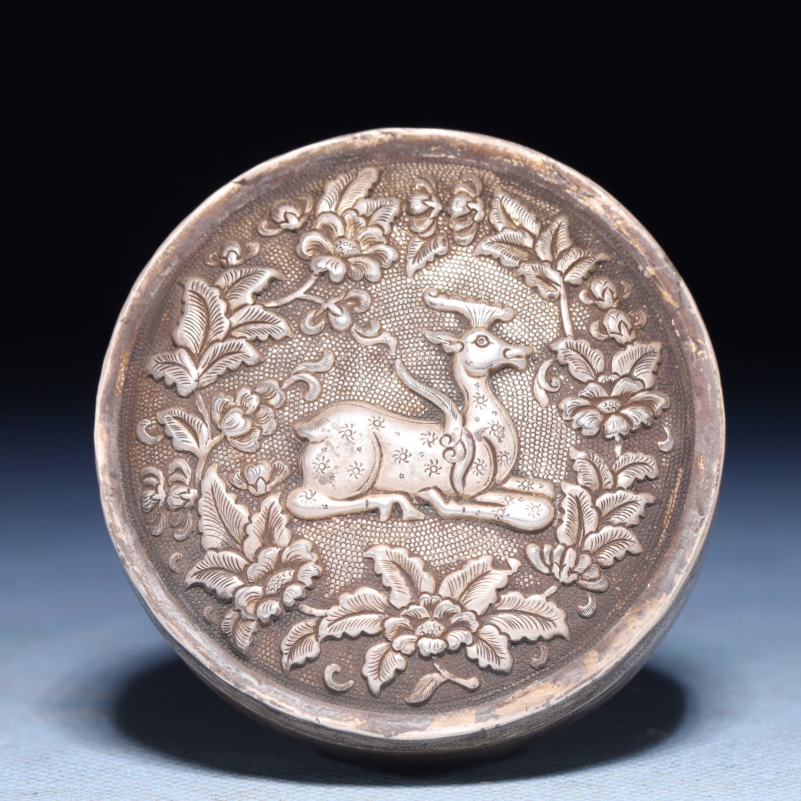 An Exquisite Silver Flower and Pattern Box - 3