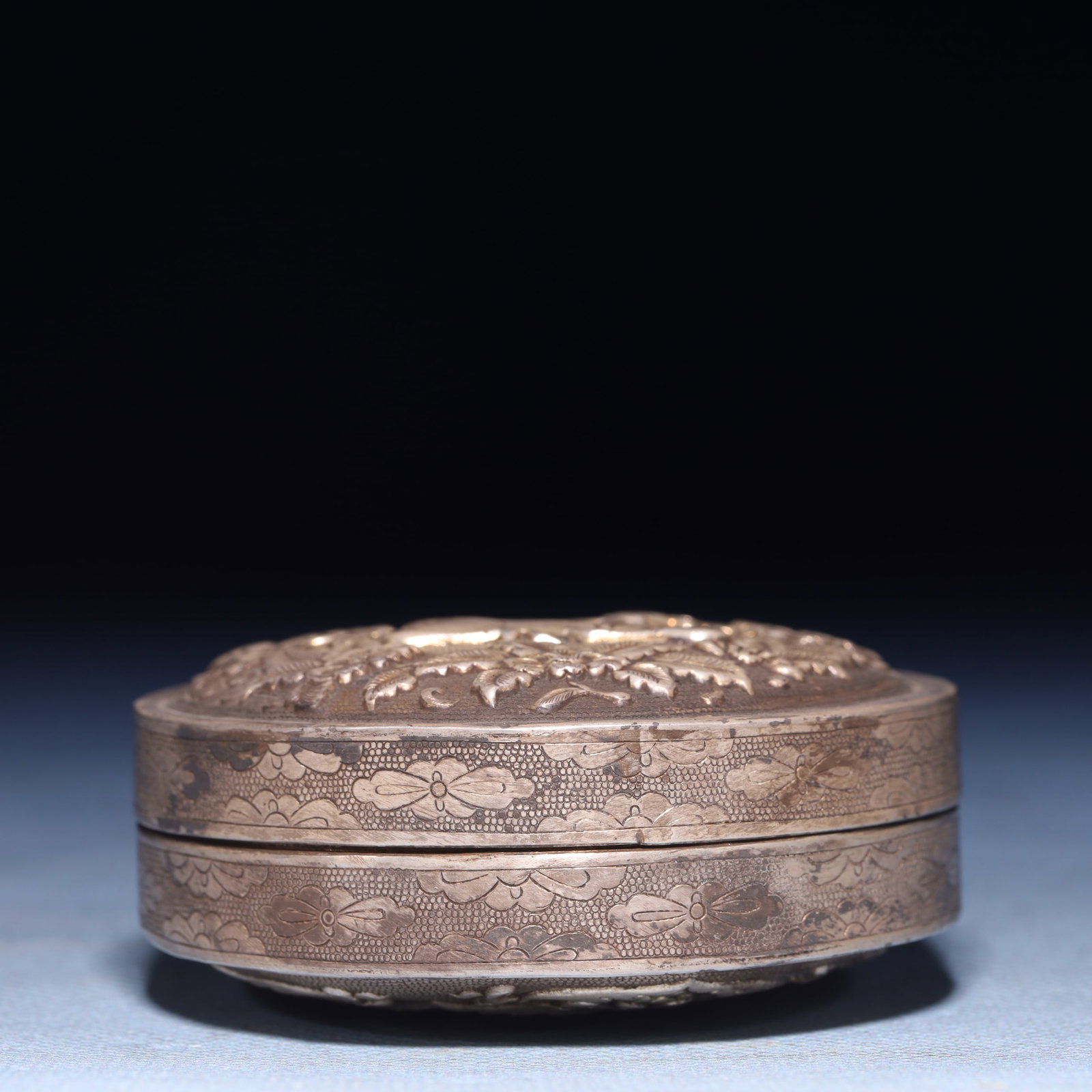 An Exquisite Silver Flower and Pattern Box - 4