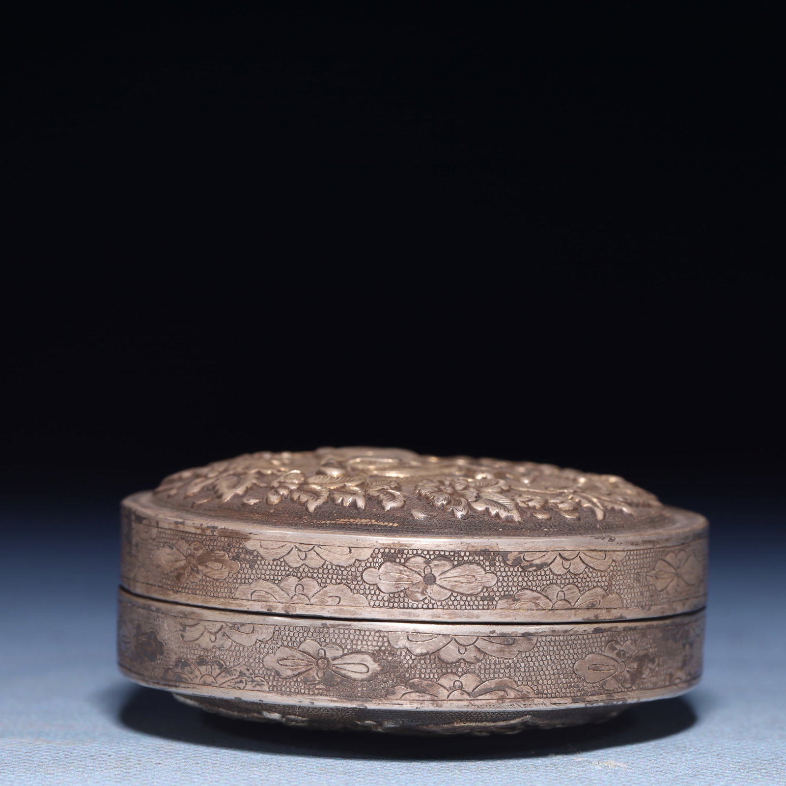 An Exquisite Silver Flower and Pattern Box - 5