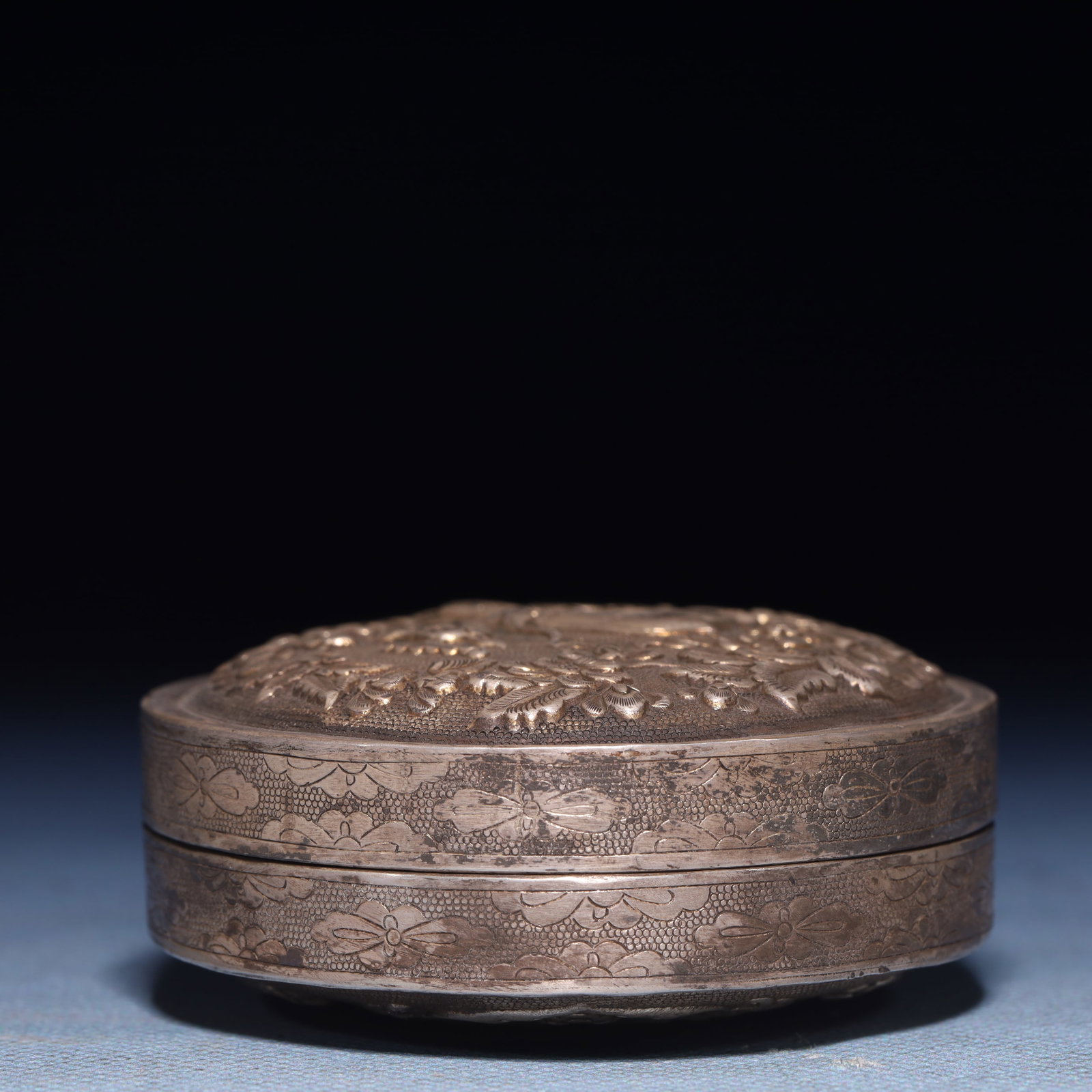 An Exquisite Silver Flower and Pattern Box - 6