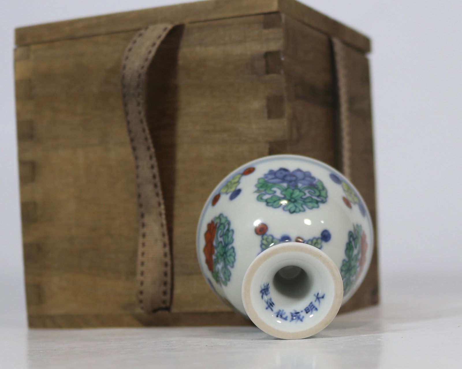 An Exquisite Doucai Flower Pattern Stem Cup - 7