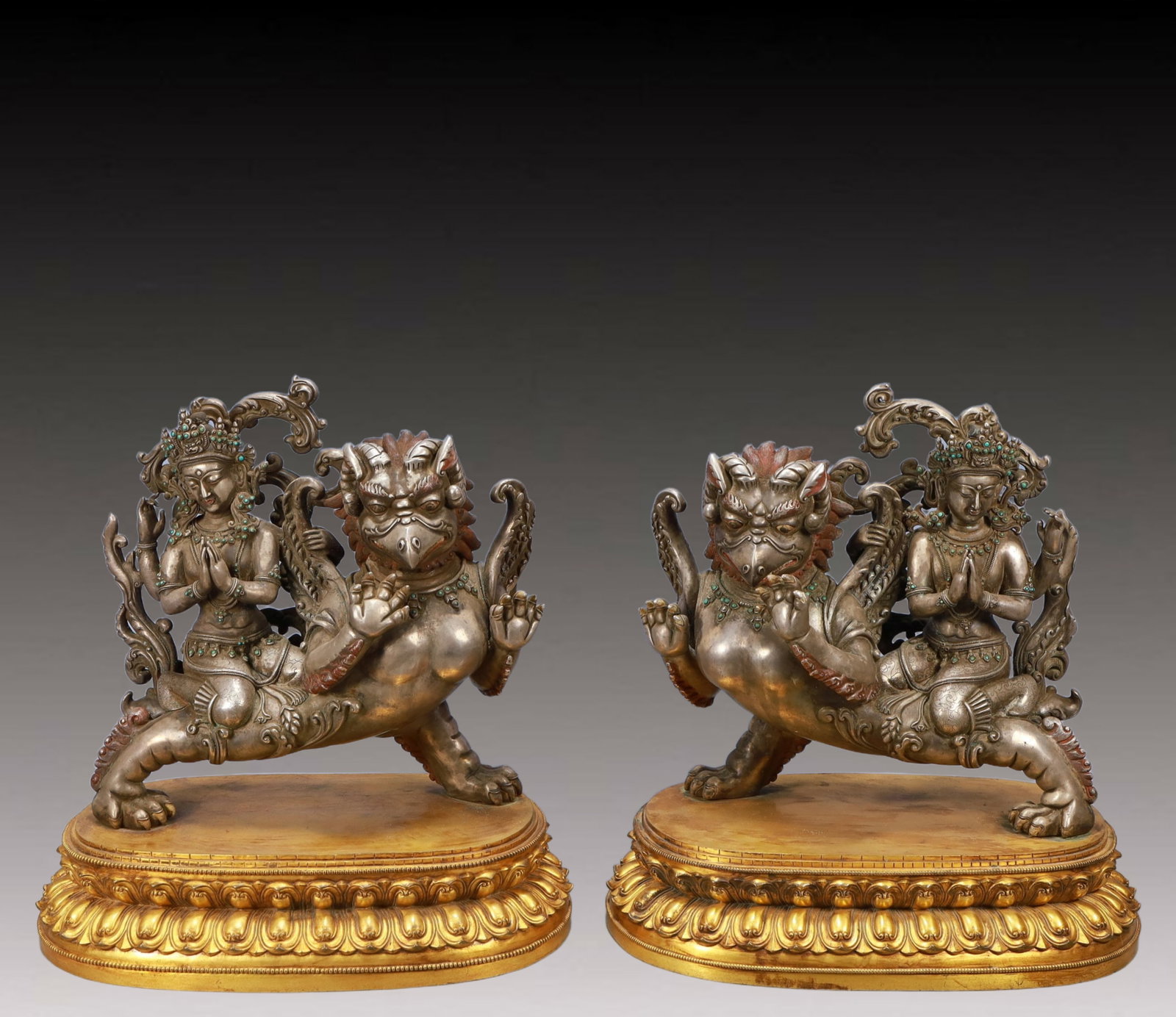 A Pair of SolemnInlaid Gems Gilt Bronze Statue of Avalokitesvaras: A Pair of SolemnInlaid Gems Gilt Bronze Statue of Avalokitesvaras