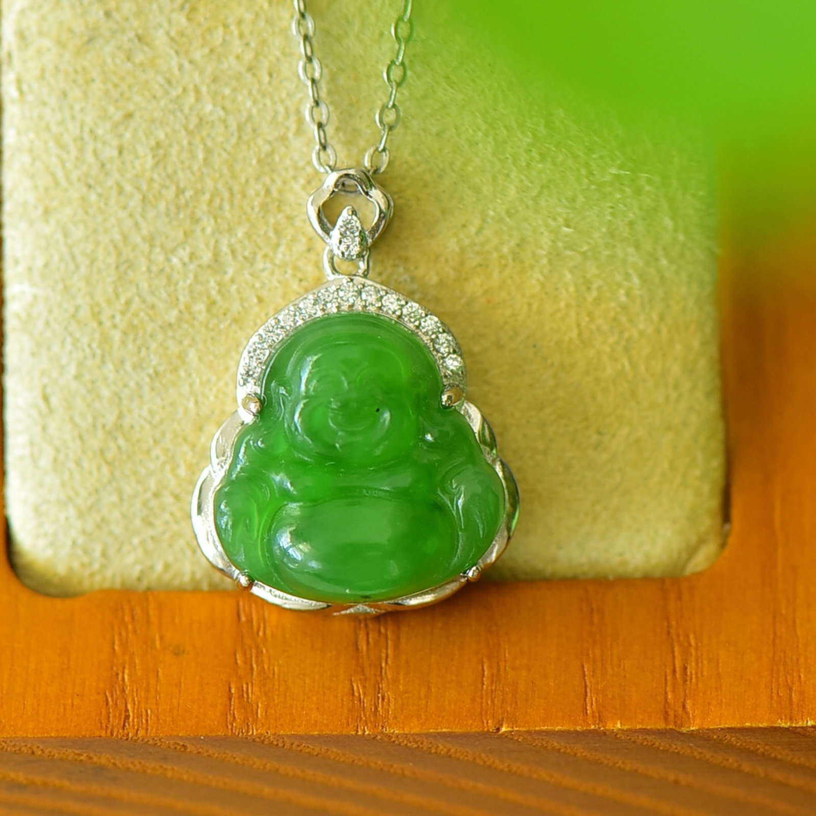 An Exquisite Sterling Silver Inlaid Jasper Necklace,Inlaid Diamond: An Exquisite Sterling Silver Inlaid Jasper Necklace,Inlaid Diamond