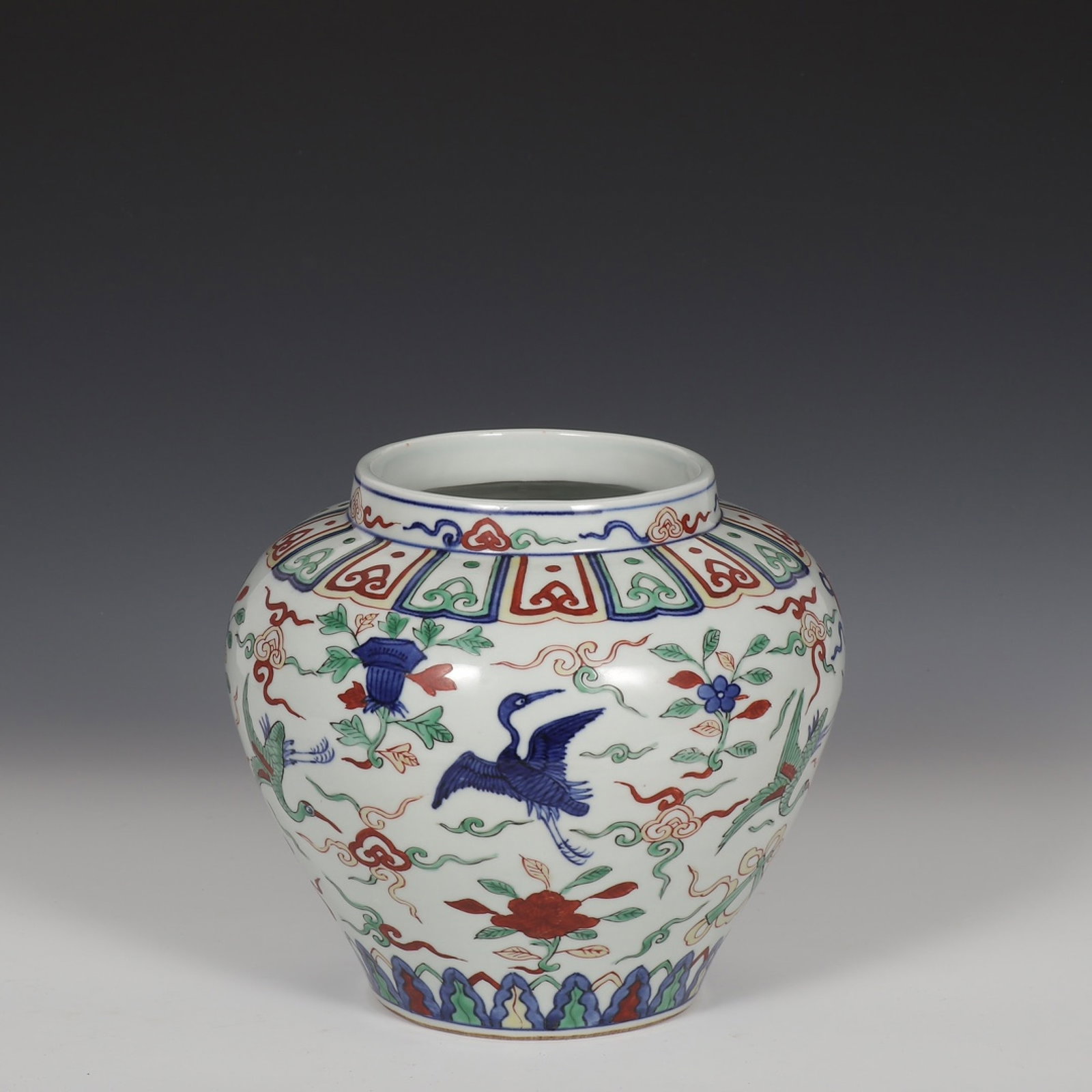 An Exquisite Wucai Auspicious Cloud and Crane Pattern Jar: An Exquisite Wucai Auspicious Cloud and Crane Pattern Jar