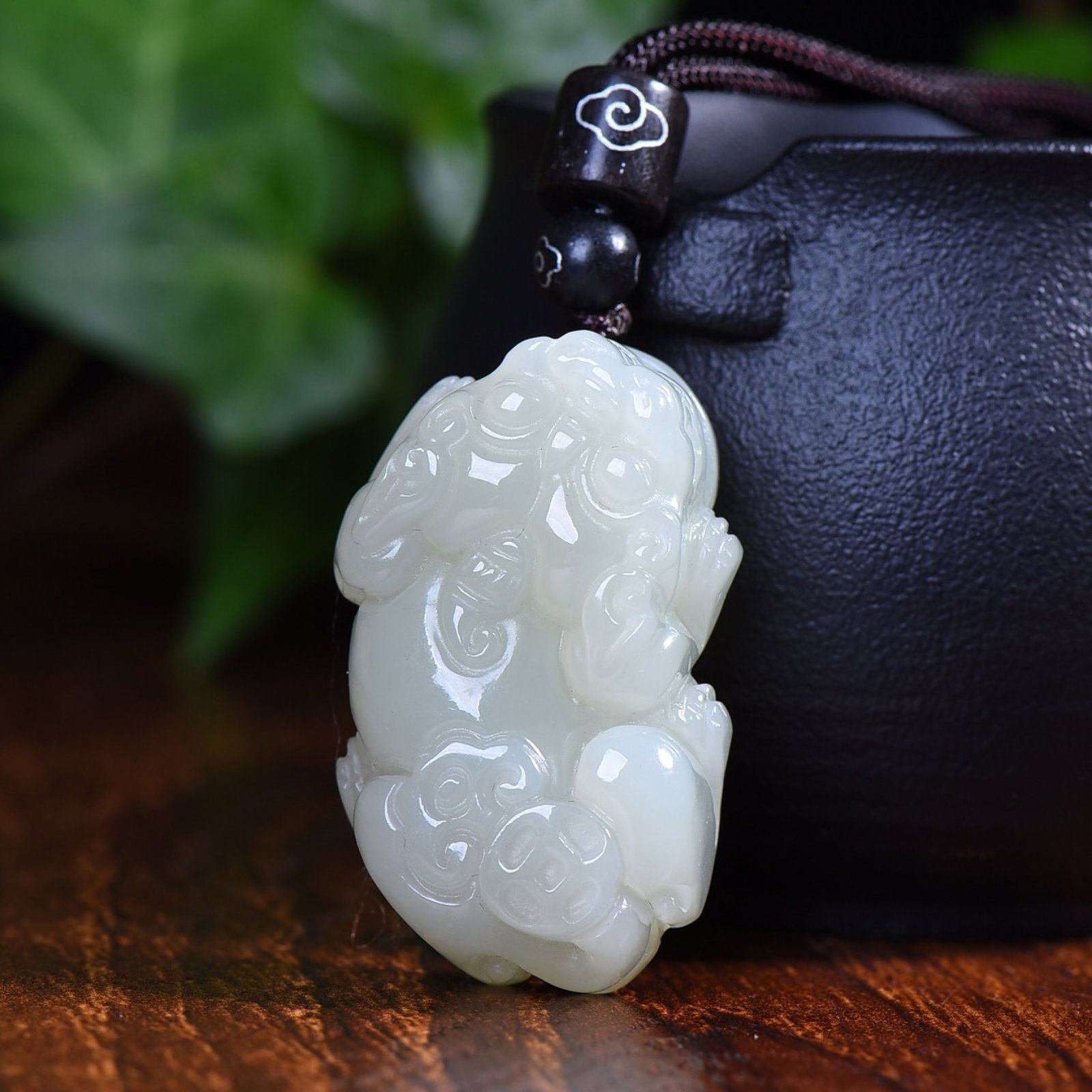An Exquisite White Jade Wealth-Attracting Creature Pendant: An Exquisite White Jade Wealth-Attracting Creature Pendant