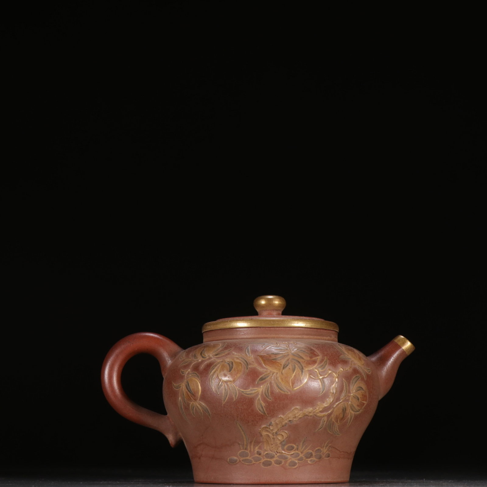 A Rare Purple Sands Painted Gold Peach Pattern Teapot: A Rare Purple Sands Painted Gold Peach Pattern Teapot