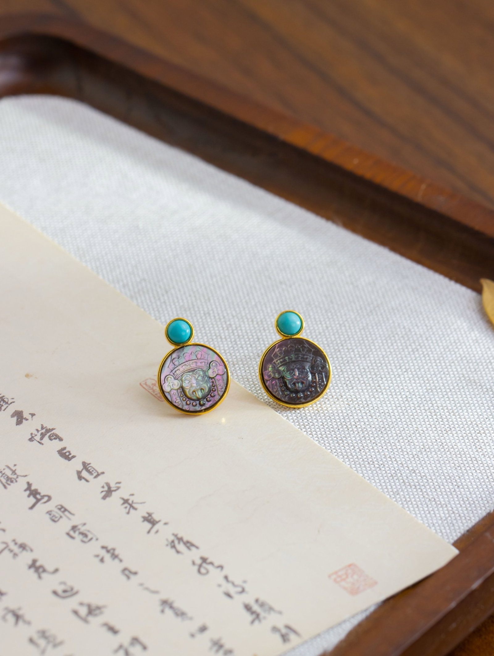 A Pair of Exquisite Sterling Silver-Gold Plated Inlaid Shell Earrings, Inlaid Turquoise: A Pair of Exquisite Sterling Silver-Gold Plated Inlaid Shell Earrings, Inlaid Turquoise