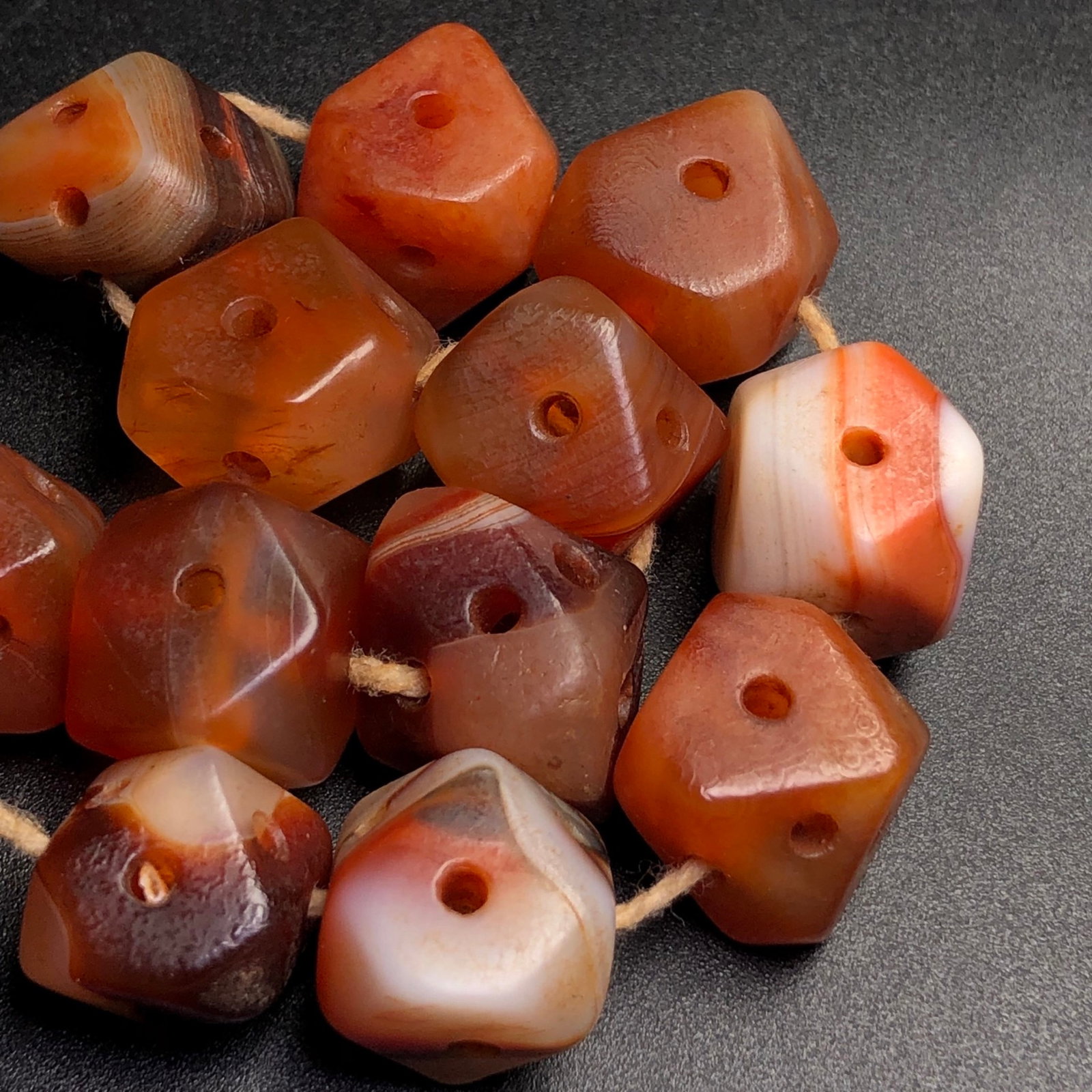A Precious Agate Bracelets - 8