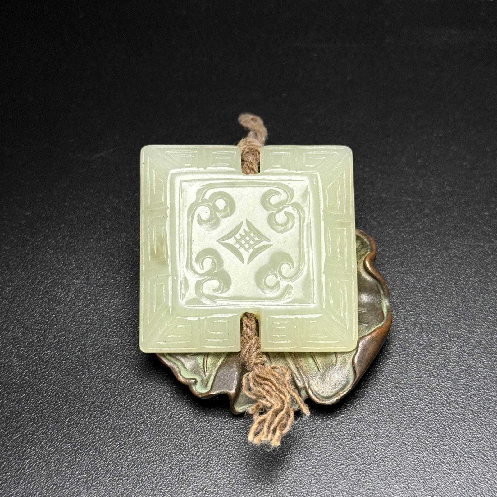 An Exquisite White Jade Auspicious Cloud Pattern Pendant - 2