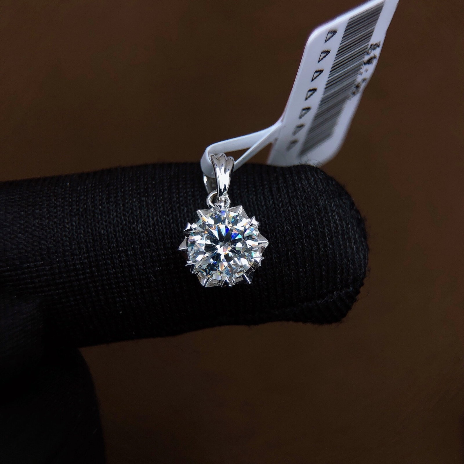 1Ctw Sterling Silver Inlaid Diamond Necklace: 1Ctw Sterling Silver Inlaid Diamond Necklace
