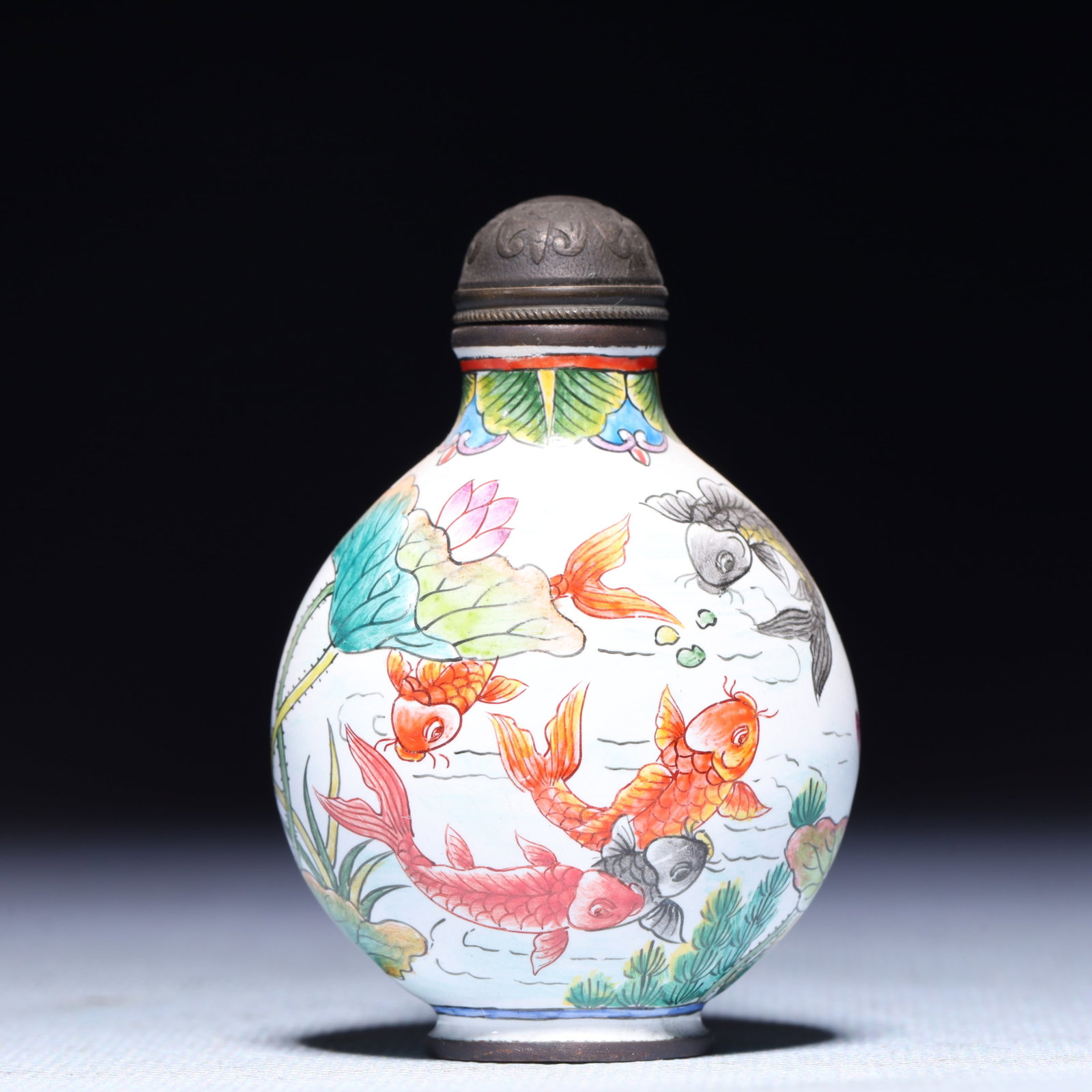 An Exquisite Painted Enamel Fish Pattern Snuff Bottle: An Exquisite Painted Enamel Fish Pattern Snuff Bottle