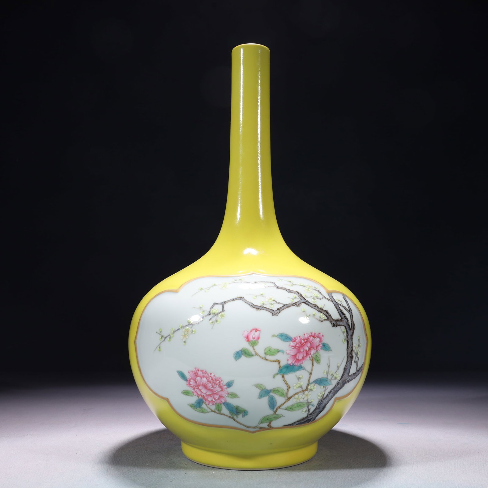 An Exquisite Yellow Ground Famille-Rose Painted Gold Flower Pattern Vase (1 of 9)