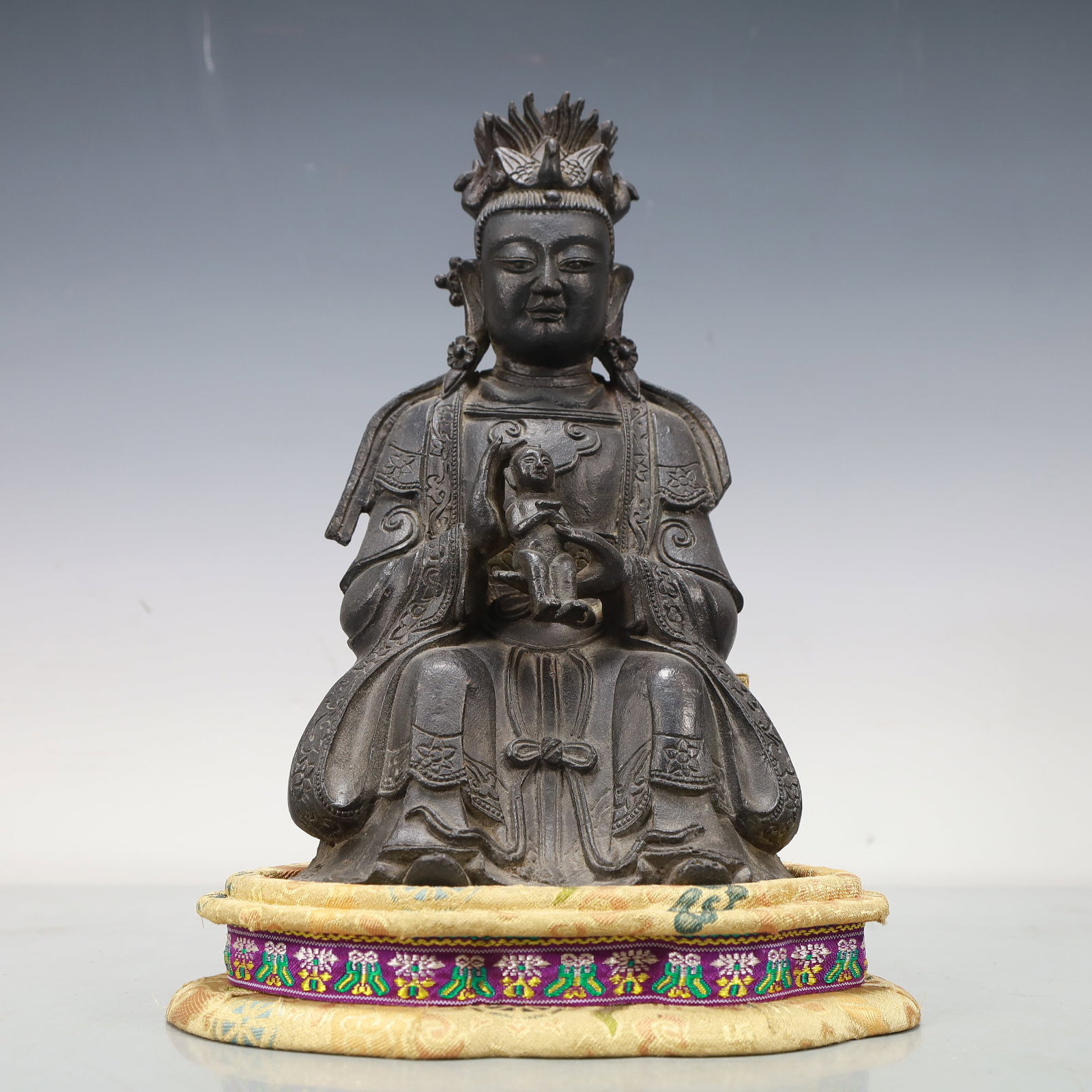 An Excellent Bronze Figure Of Guanyin And A Boy (1 of 10)
