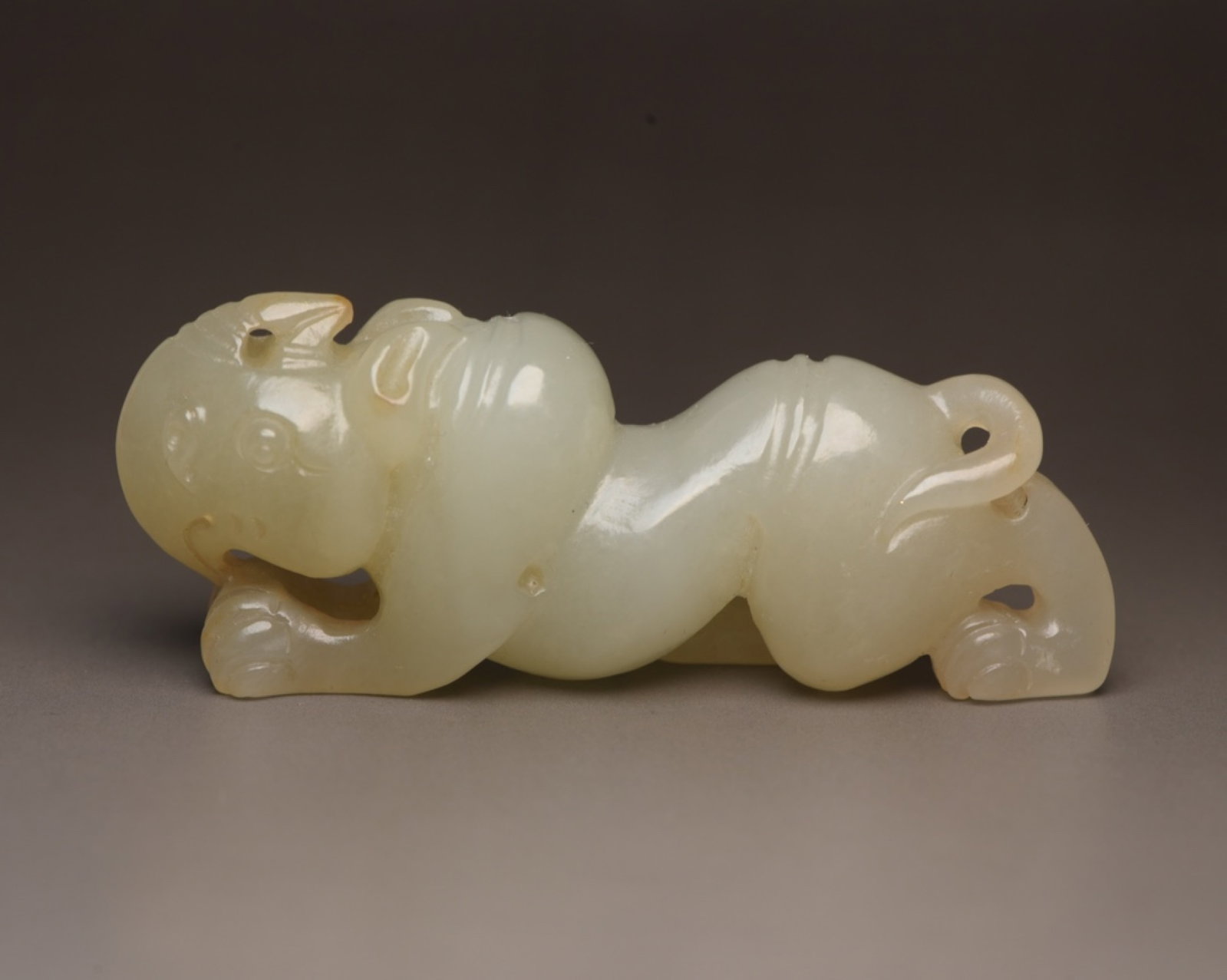 An Exquisite White Jade Beast Ornament: An Exquisite White Jade Beast Ornament