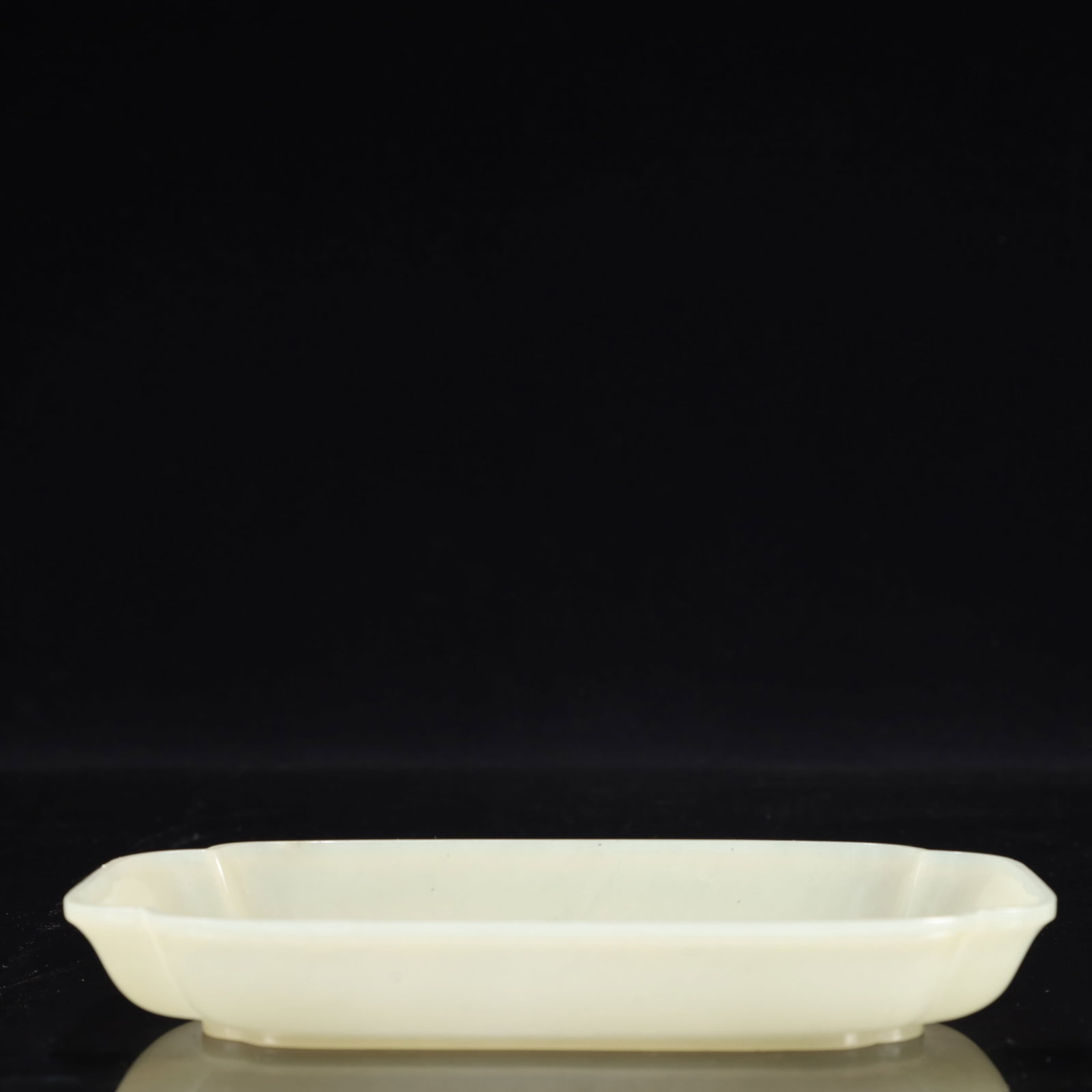 An Exquisite White Jade Fish Pattern Water Pot - 2
