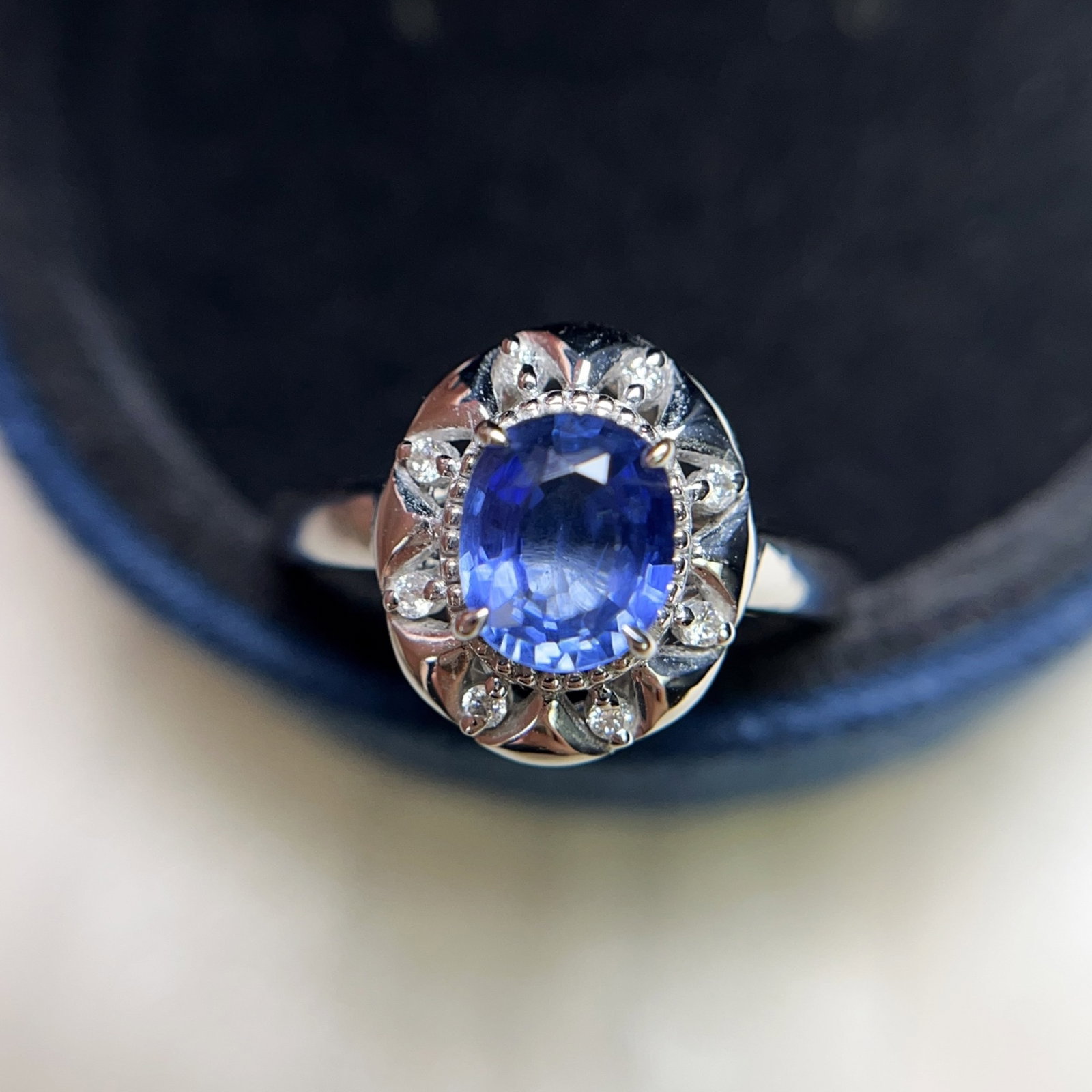A Exquisite 18k Gold Inlaid 1.20ct Natural Sapphire Ring,Inlaid Diamond: A Exquisite 18k Gold Inlaid 1.20ct Natural Sapphire Ring,Inlaid Diamond