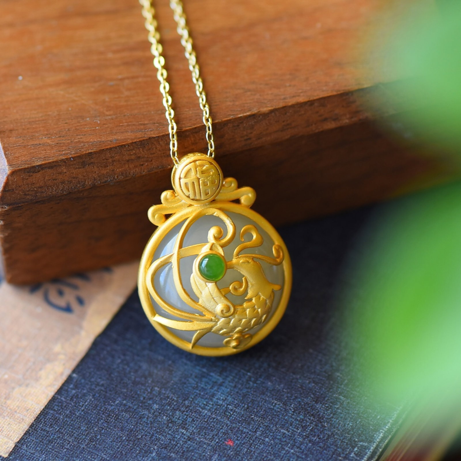 An Exquisite Sterling Silver-Gold Plated Inlaid White Jade Necklace,Inlaid Jasper: An Exquisite Sterling Silver-Gold Plated Inlaid White Jade Necklace,Inlaid Jasper