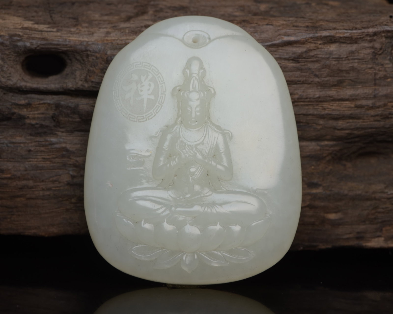 An Exquisite White Jade Statue of Avalokitesvara Pendant