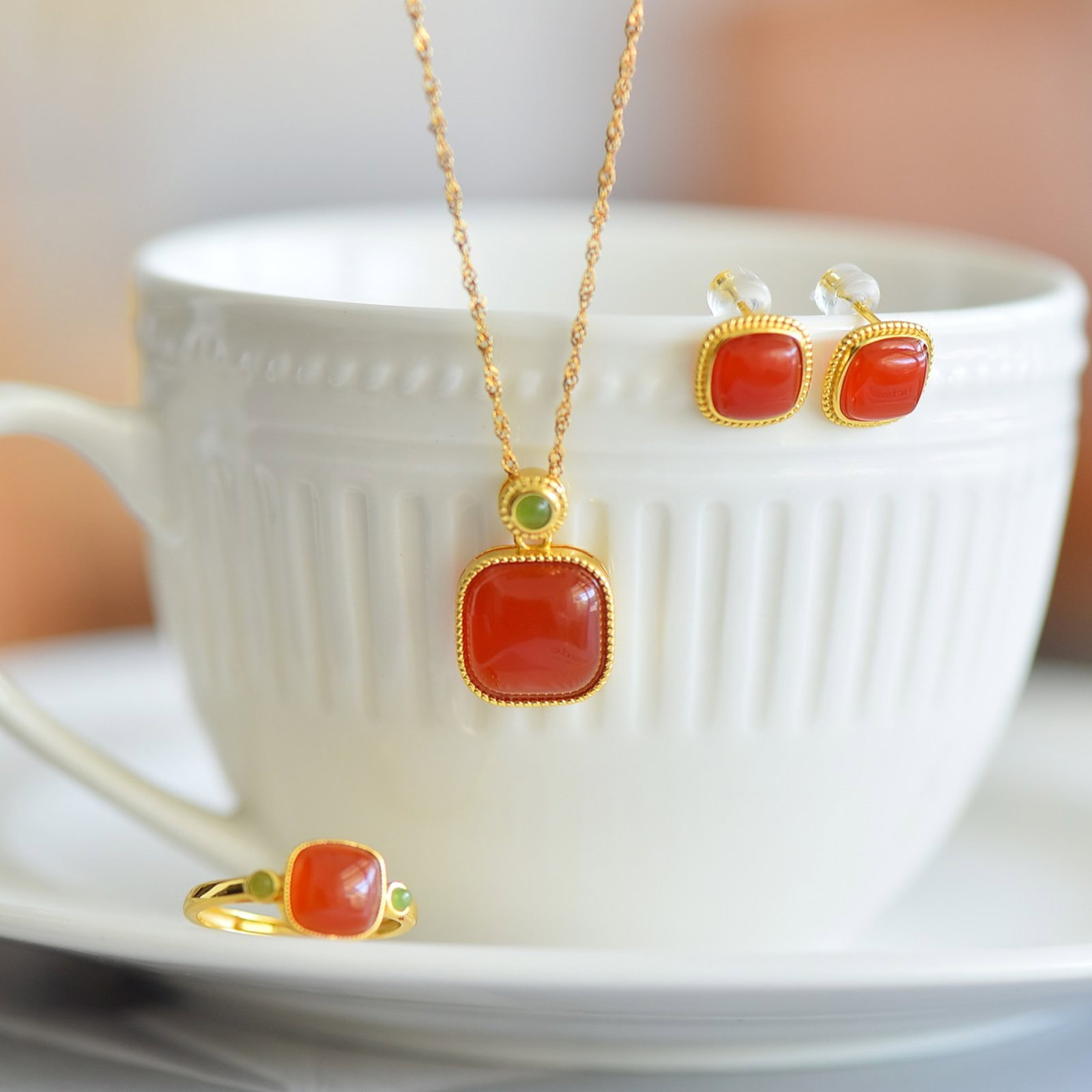 A Set of Fine Sterling Silver-Gold Plated Inlaid Agate Jewelrys,Inlaid Diamond: A Set of Fine Sterling Silver-Gold Plated Inlaid Agate Jewelrys,Inlaid Diamond