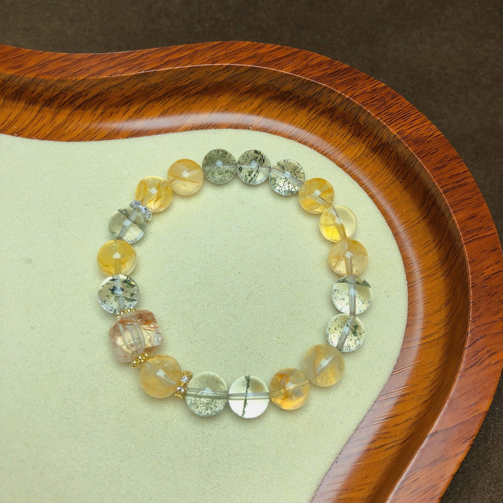 An Exquisite Crystal Bracelets (1 of 2)
