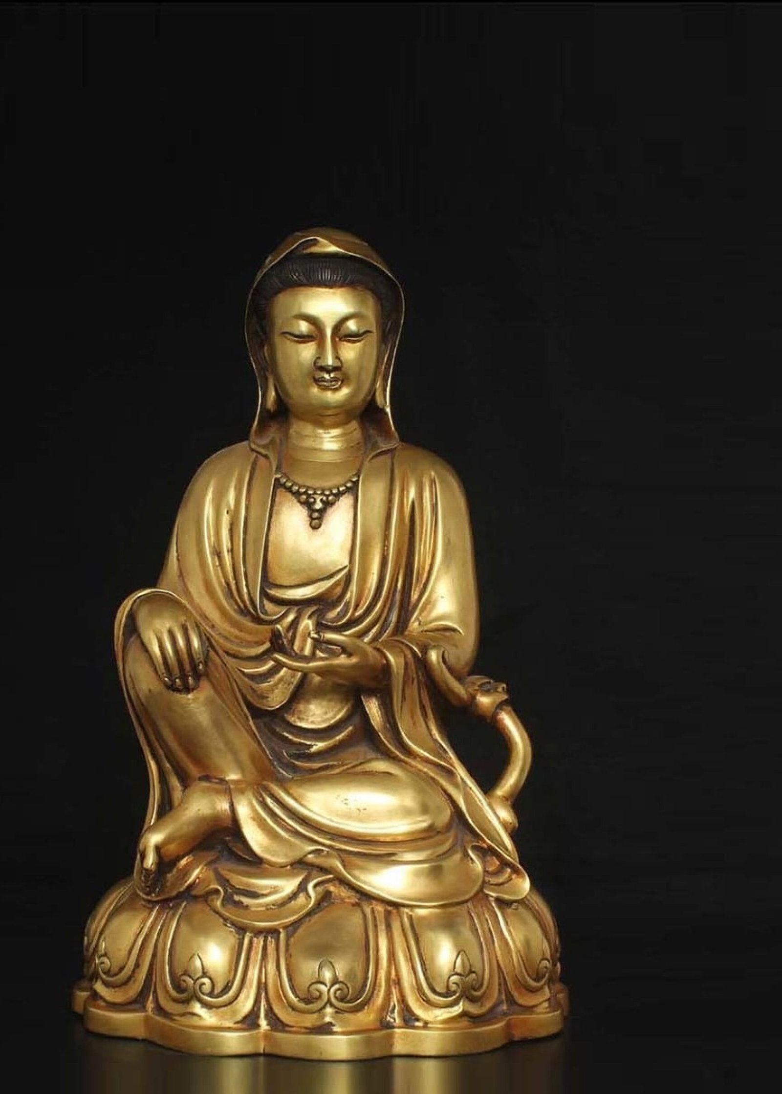 A Solemn Gilt Bronze Statue of Avalokitesvara