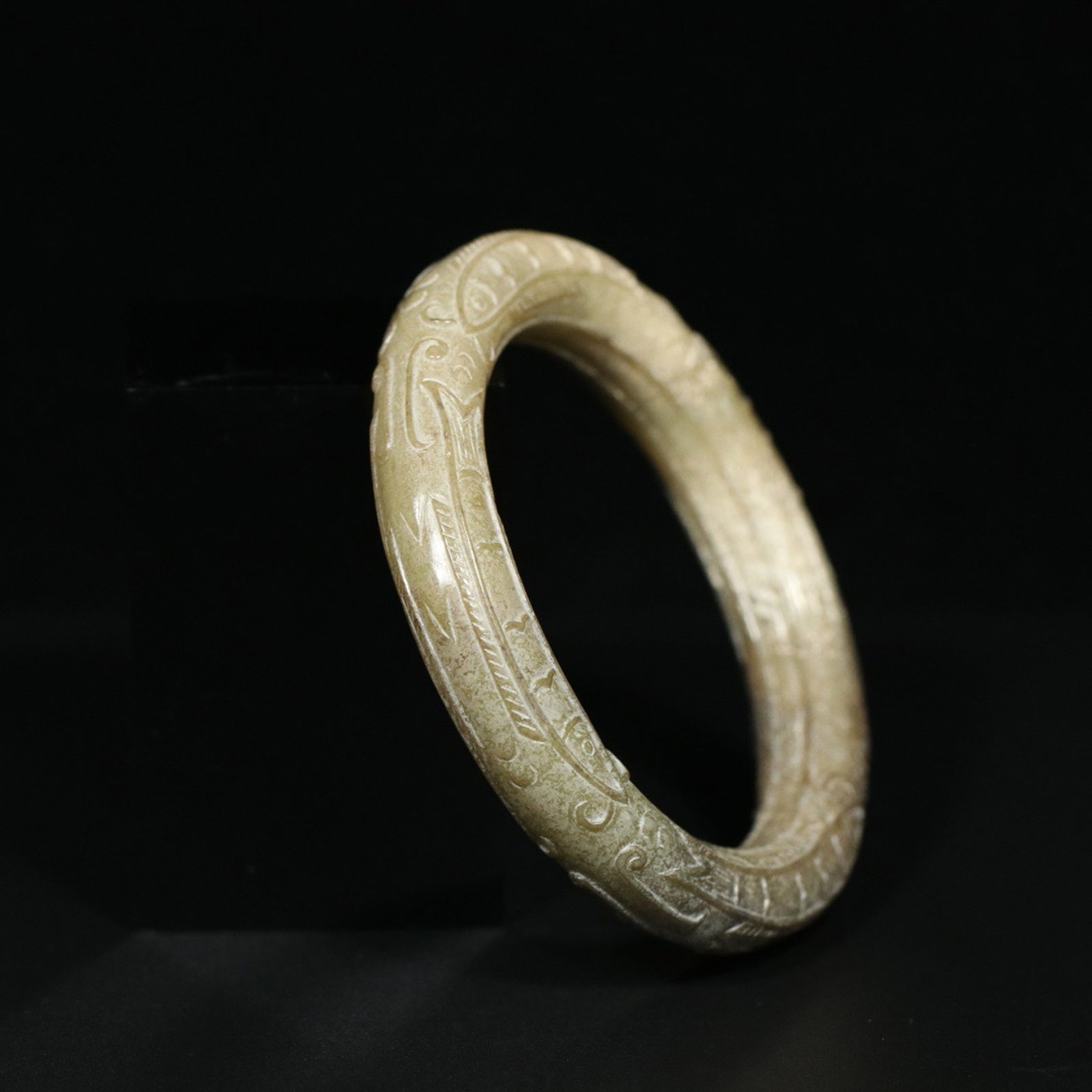 An Exquisite White Jade Fish Pattern Bracelet - 3