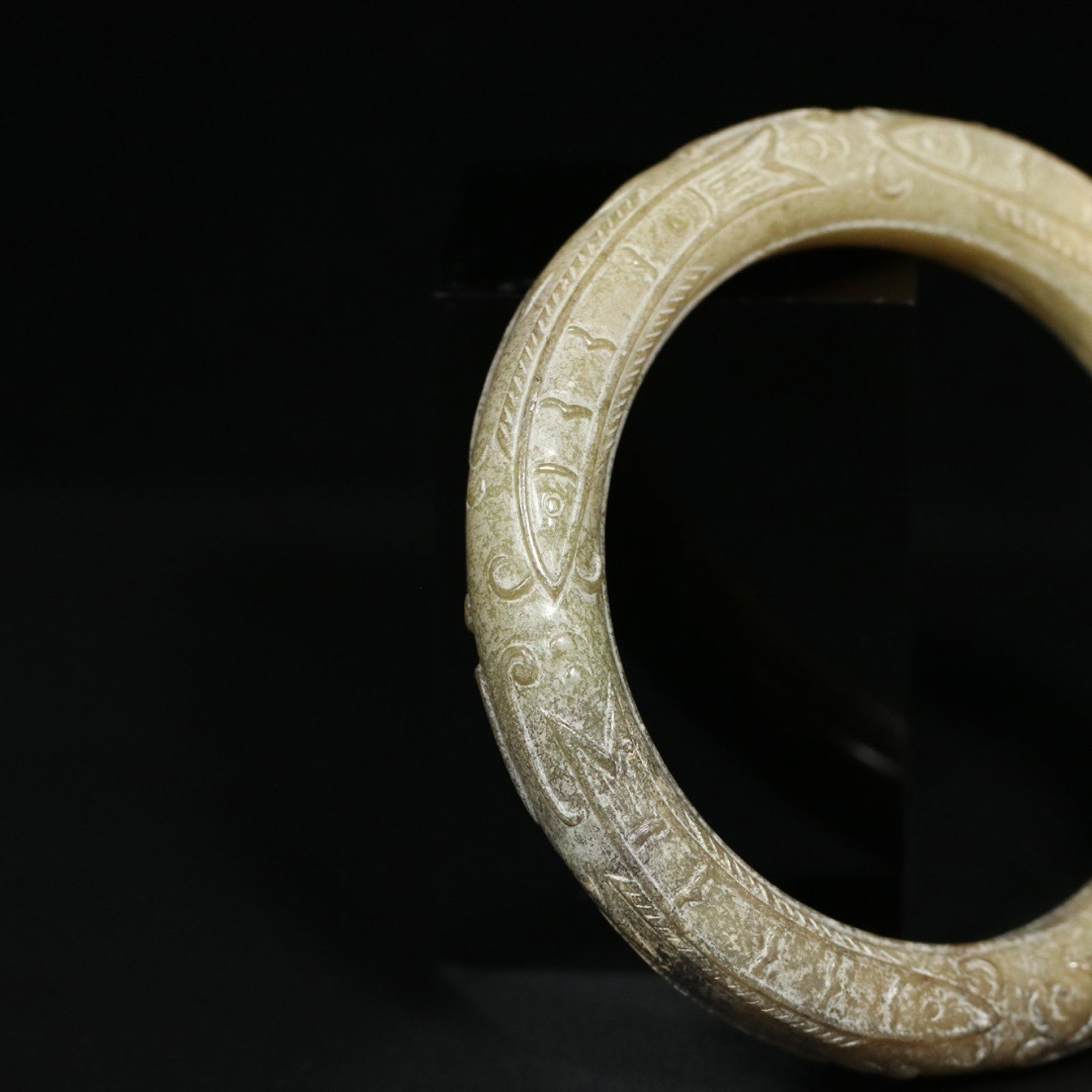 An Exquisite White Jade Fish Pattern Bracelet - 5