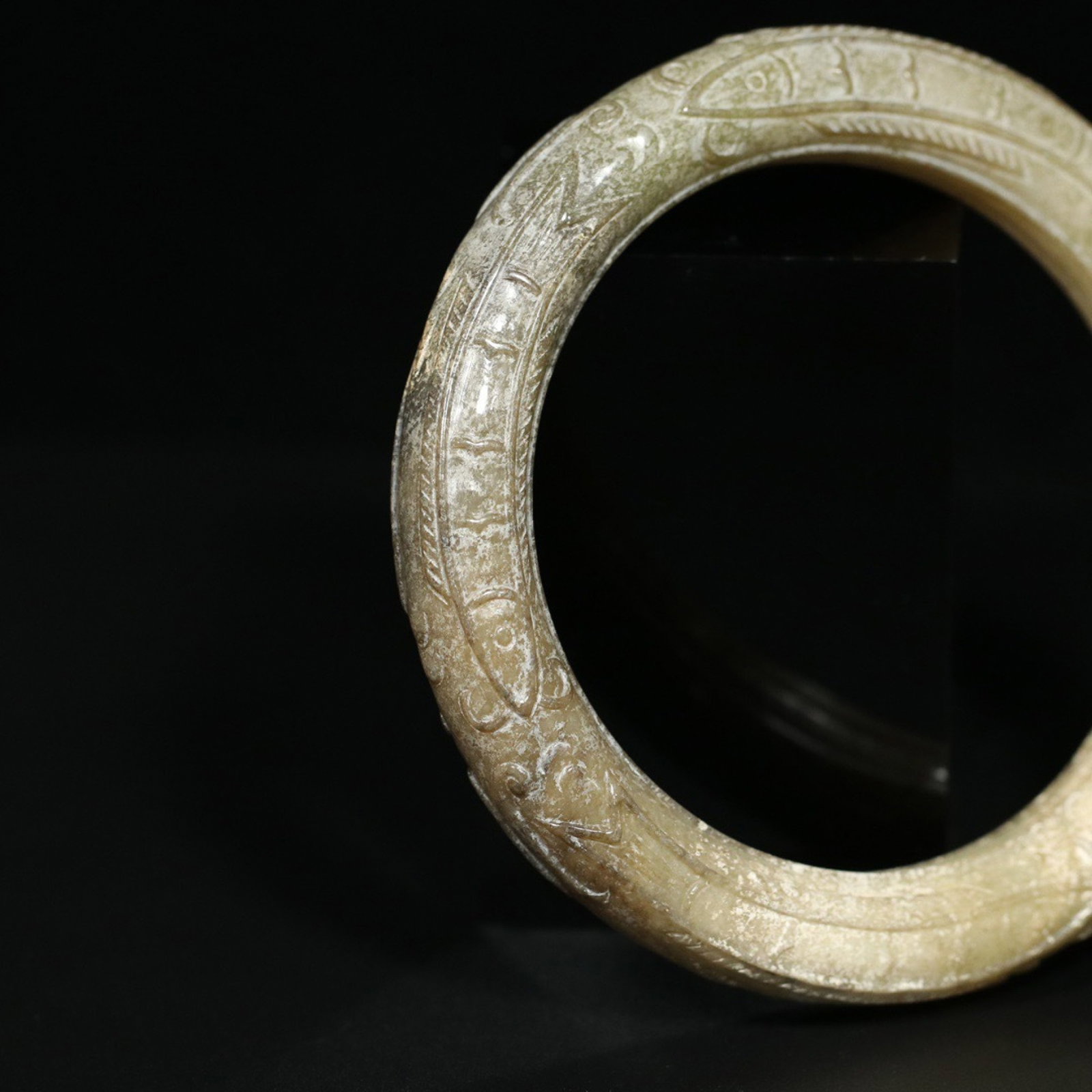An Exquisite White Jade Fish Pattern Bracelet - 8