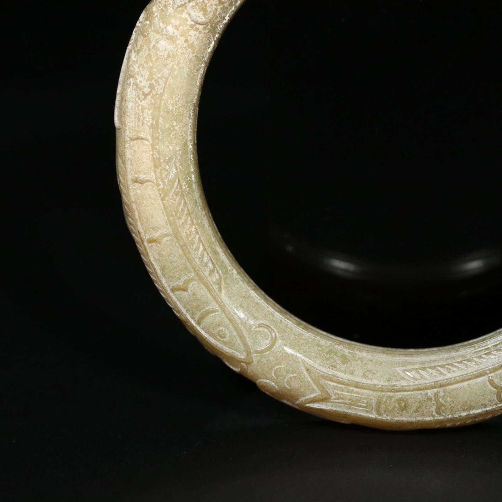 An Exquisite White Jade Fish Pattern Bracelet - 9